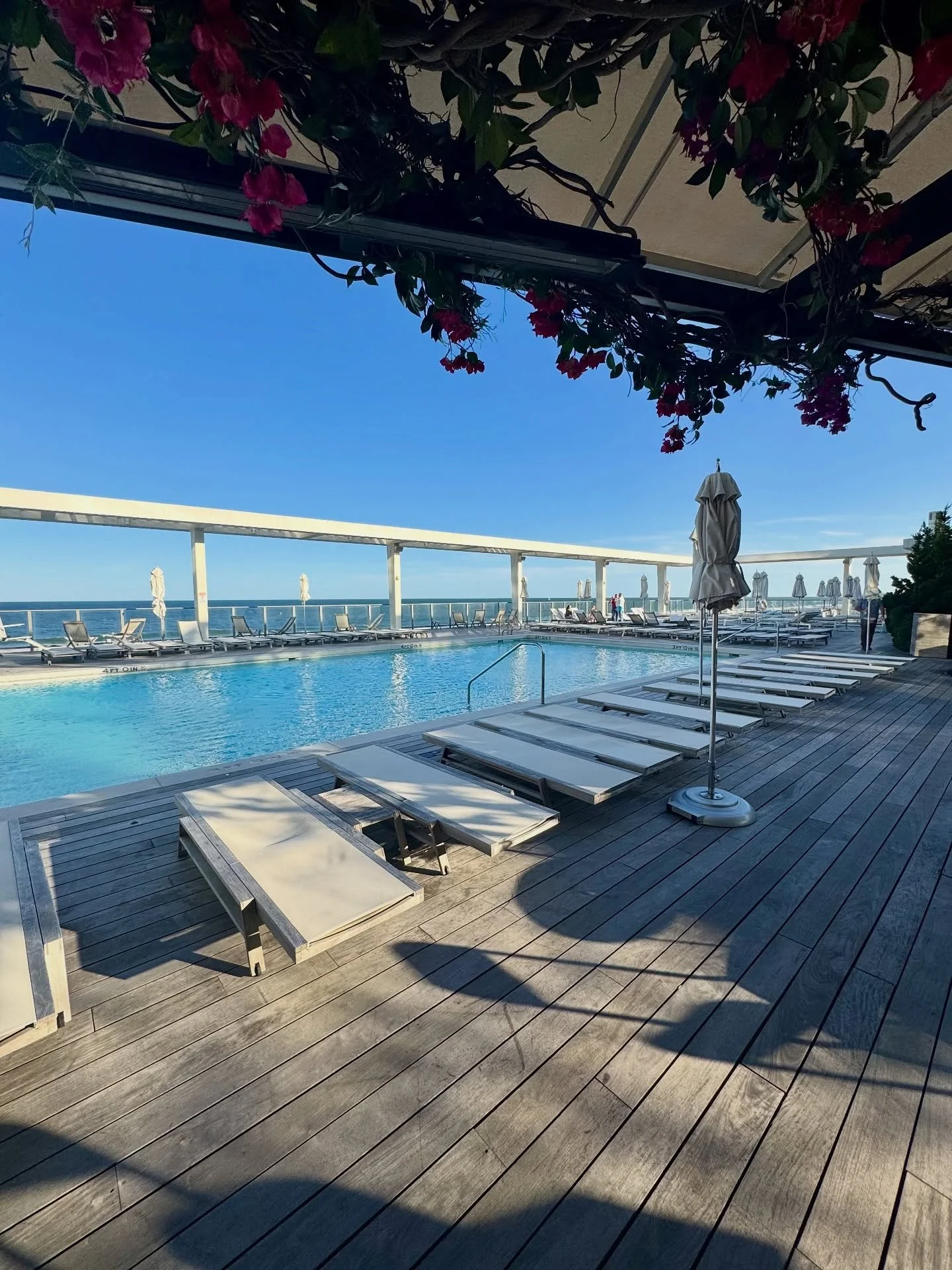 Last weekend we stayed at the @AsburyOceanClubHotel for a birthday celebration 🎈 It was my first time at this chic hotel located directly on the ocean in Asbury, NJ. 

&nbsp;&nbsp;&nbsp;&nbsp;&bull;&nbsp;&nbsp;&nbsp;&nbsp;It has 54 guest rooms and 1