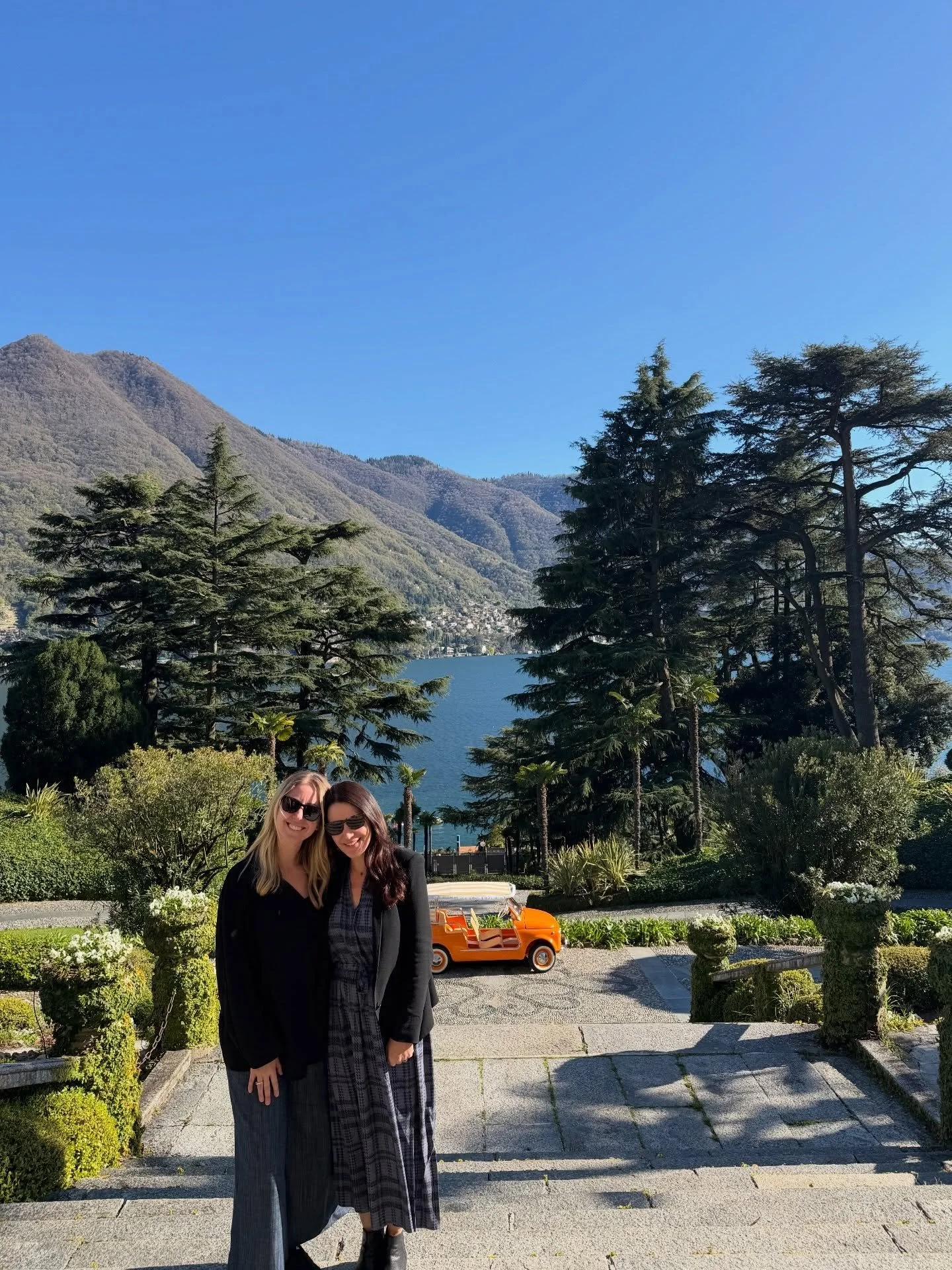 Last week I got to experience @passalacqualakecomo with travel advisors and friends. We had an incredible lunch with the owner @valentinadesantisss. They opened their doors to host this beautifully intimate occasion. It was a special day, and this ho