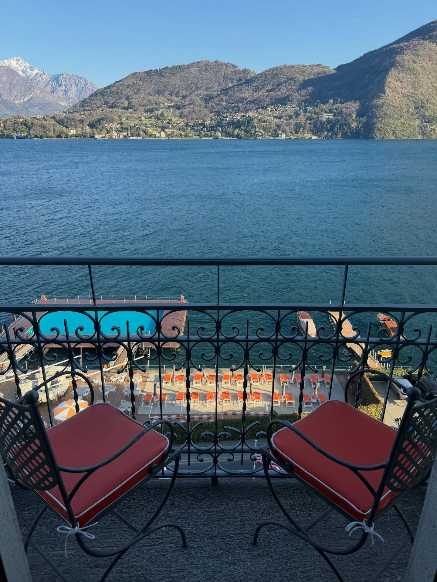 Grand Hotel Tremezzo in Como&hellip;.mornings here feel straight out of a classic Italian film 🧡
Evenings are refined and relaxed. 
The vibe is timeless&hellip;elegance and quiet luxury @ghtlakecomo
.
.
#lakecomoitaly #como #tremezzo #italy #luxuryh