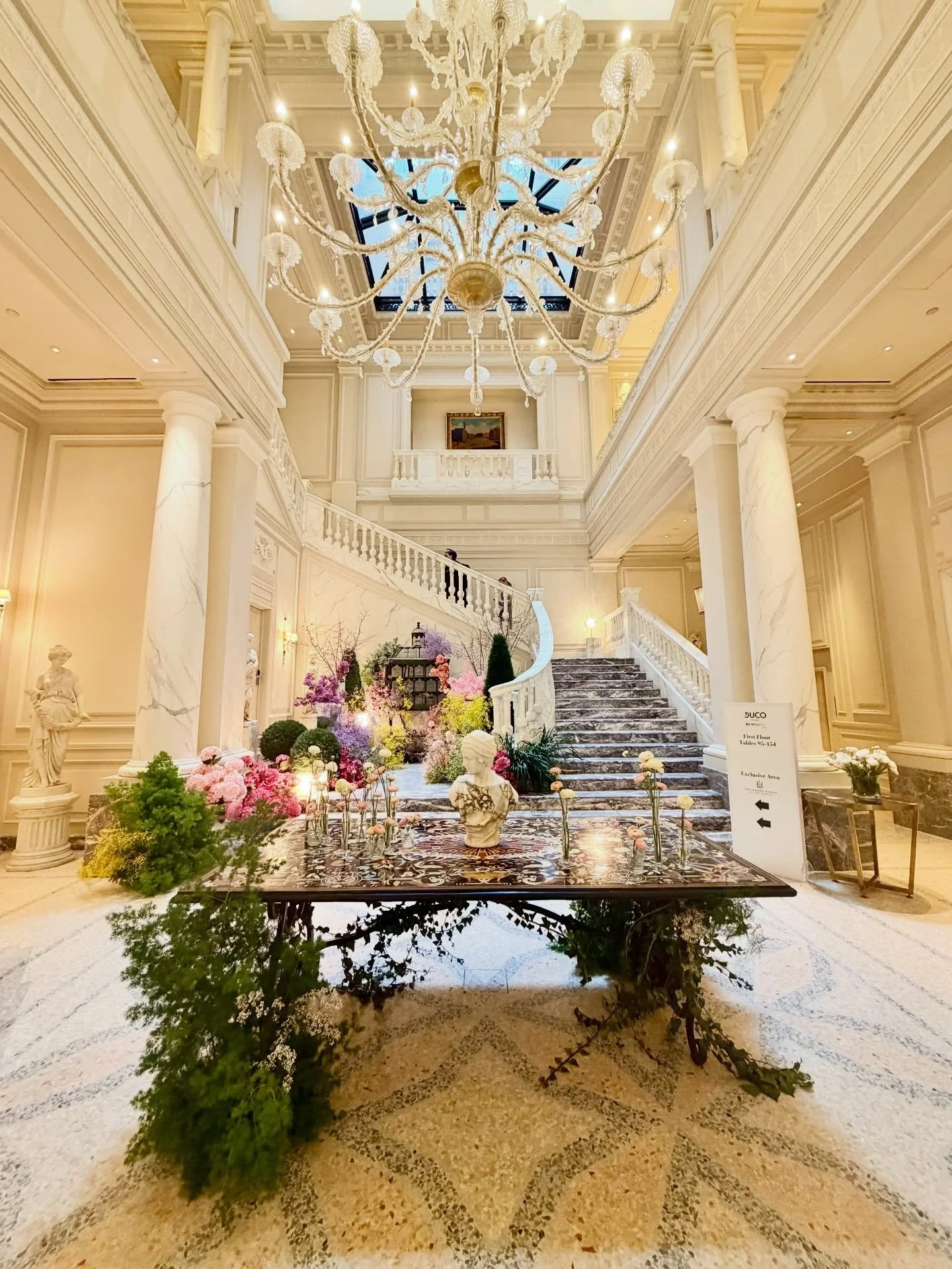 Milan Hotels I visited and experienced @ducoitaly. So many unforgettable spaces, so much inspiration 🇮🇹✨
DM to start planning your next trip to Milan
.
.
#milan #milano #luxuryhotels #duco26 #italy