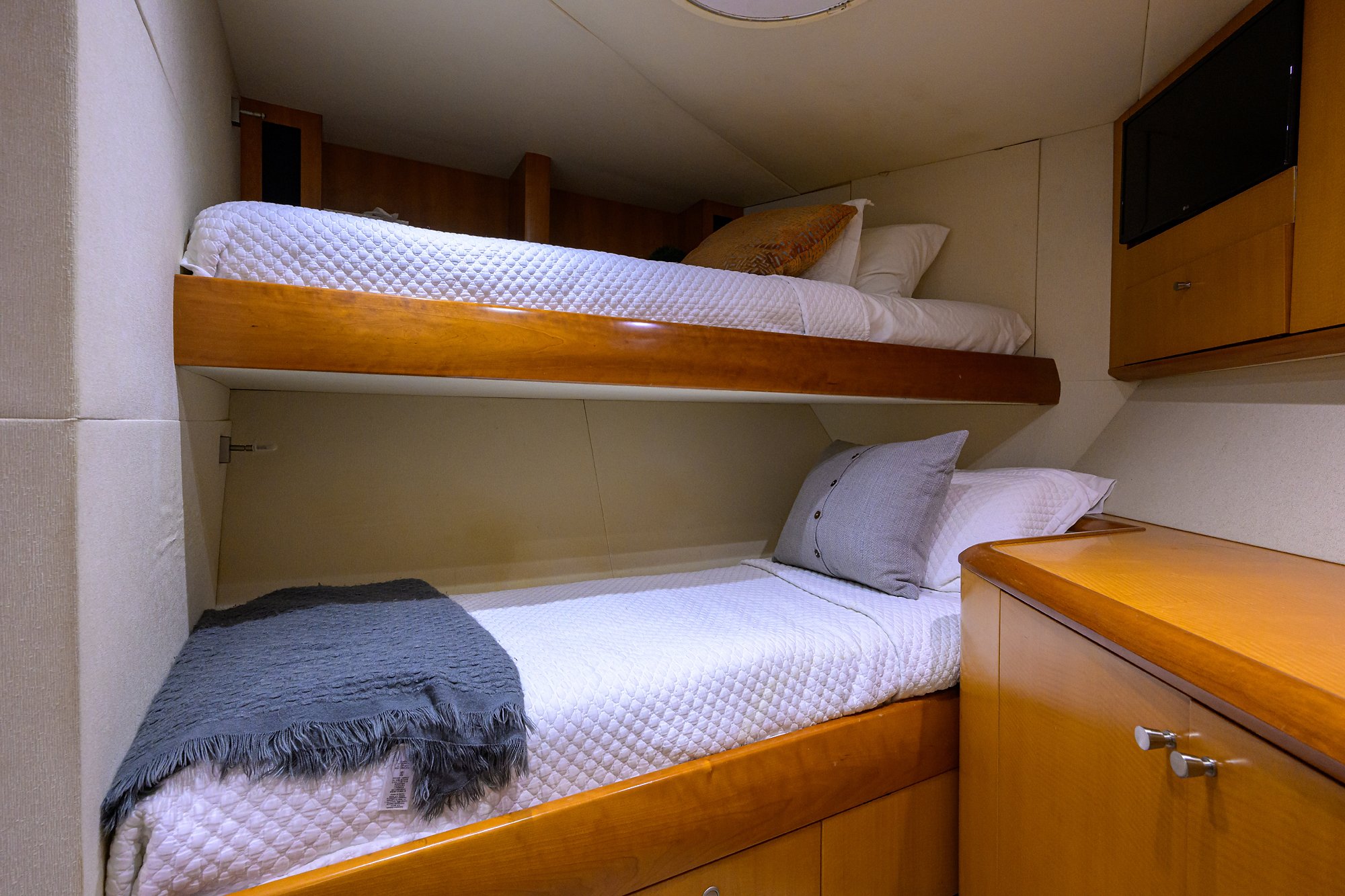 049 Forward Stateroom.jpg