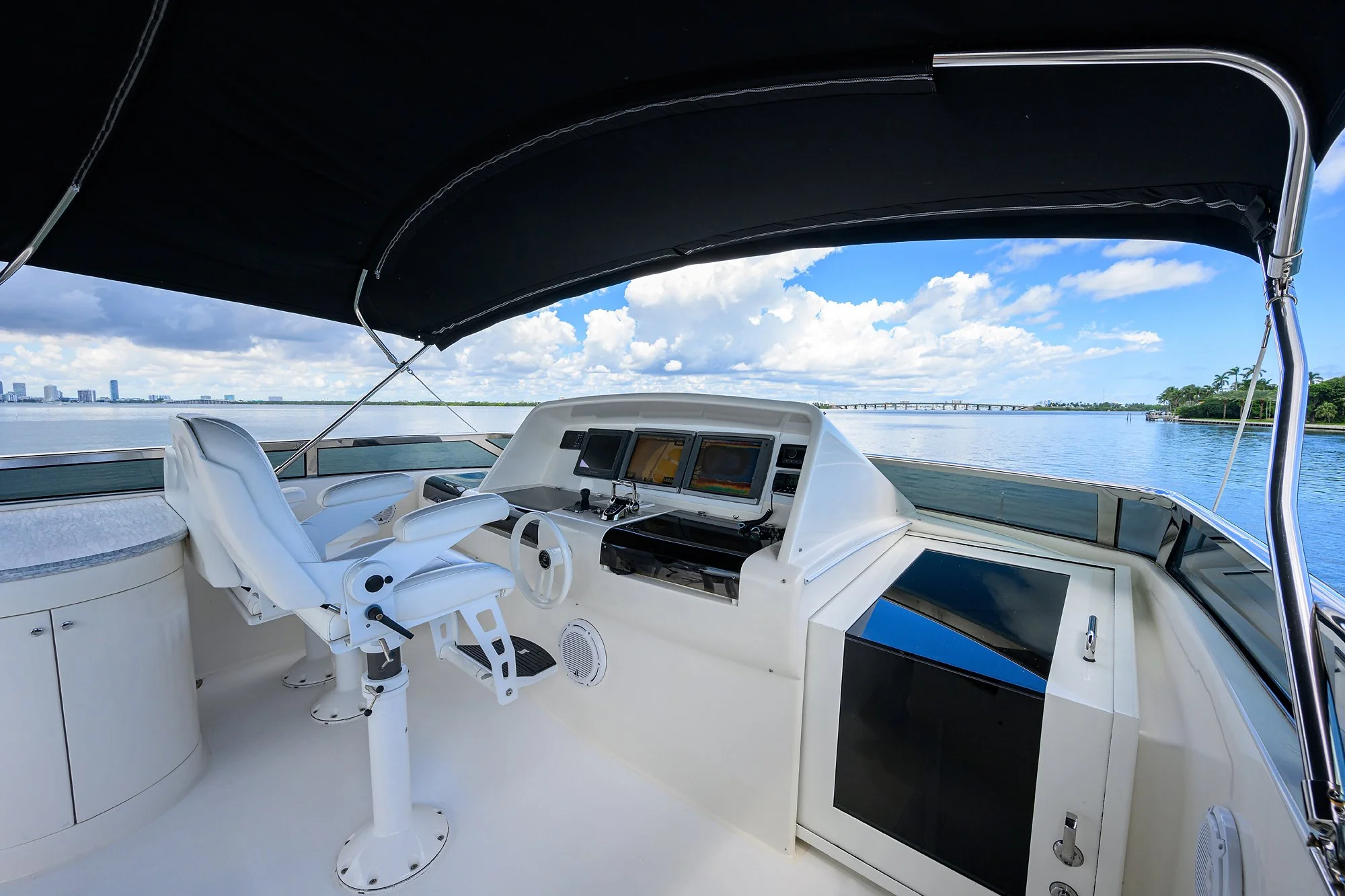 069 Flybridge.jpg