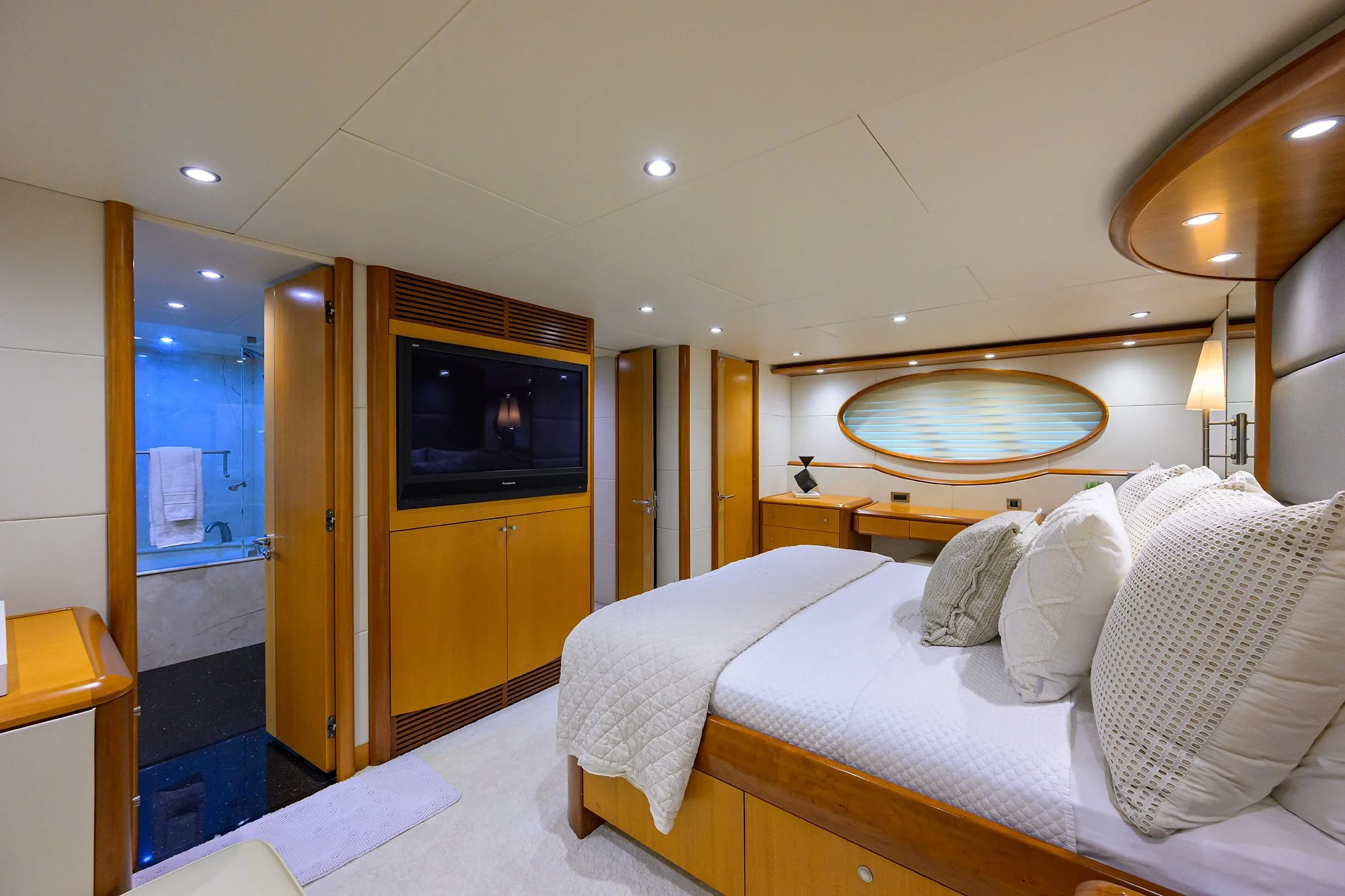 025 Master Stateroom.jpg