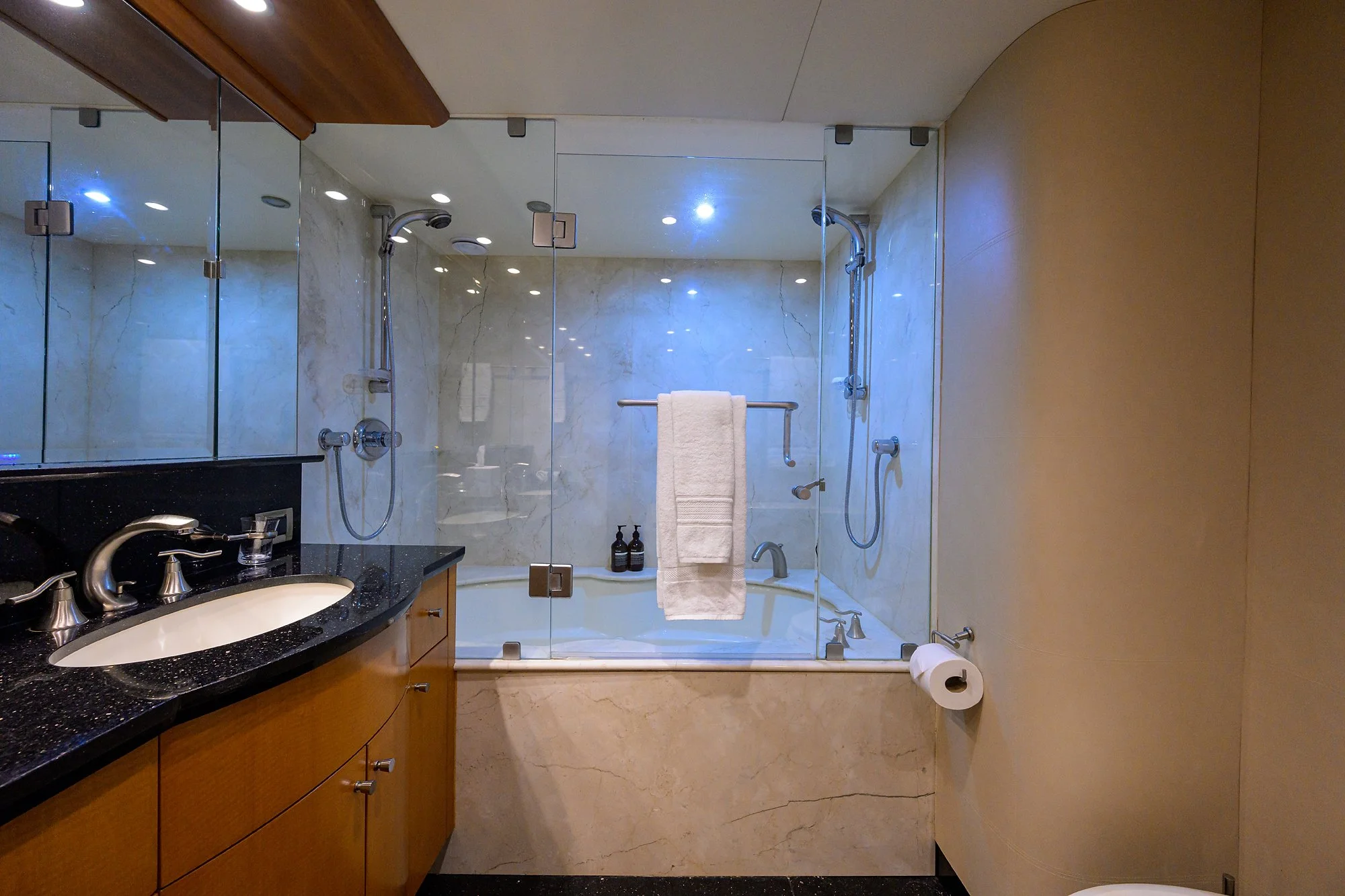029 Master Stateroom Head.jpg