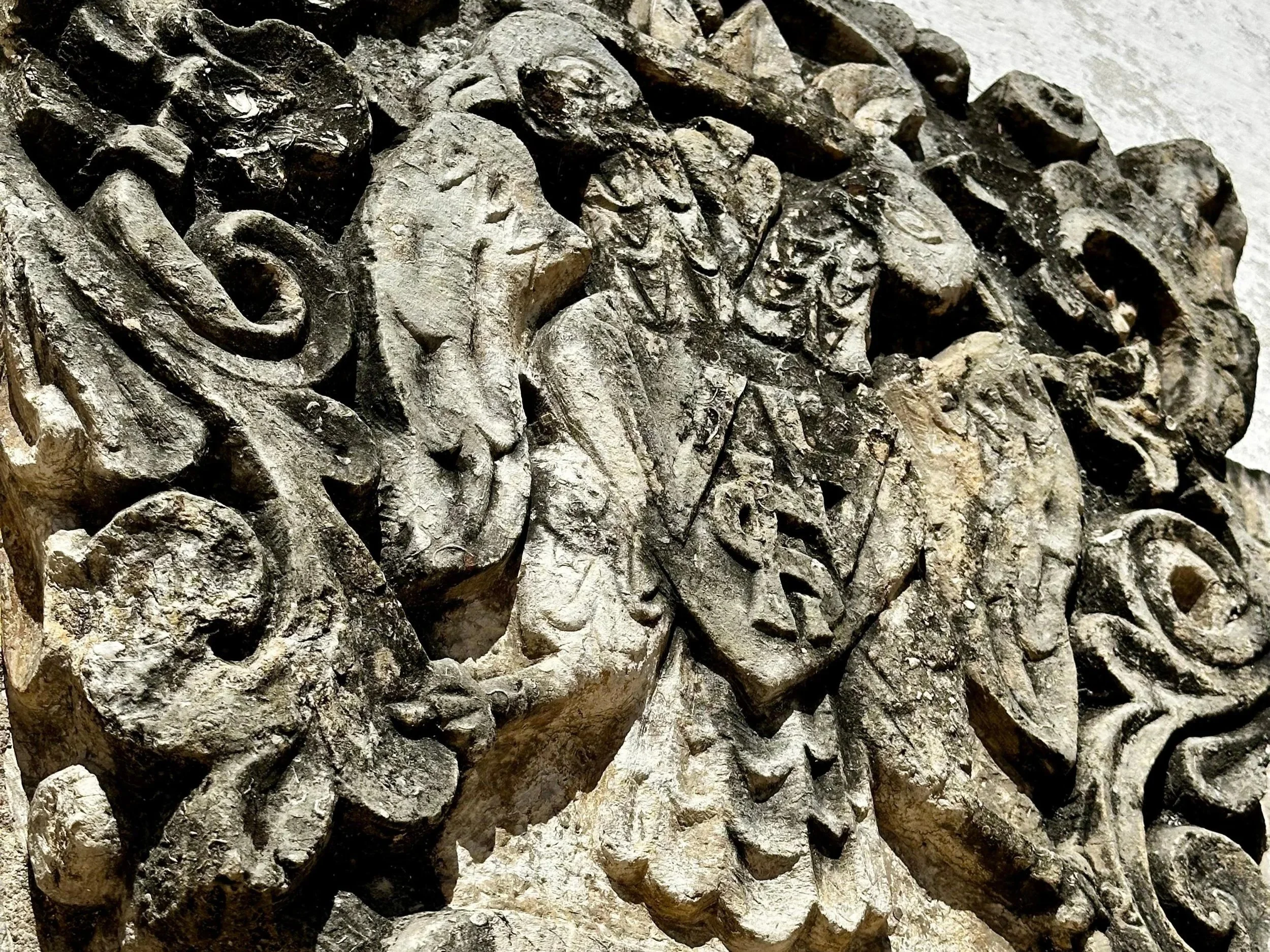 Governor%27s+Palace+Crest.jpg