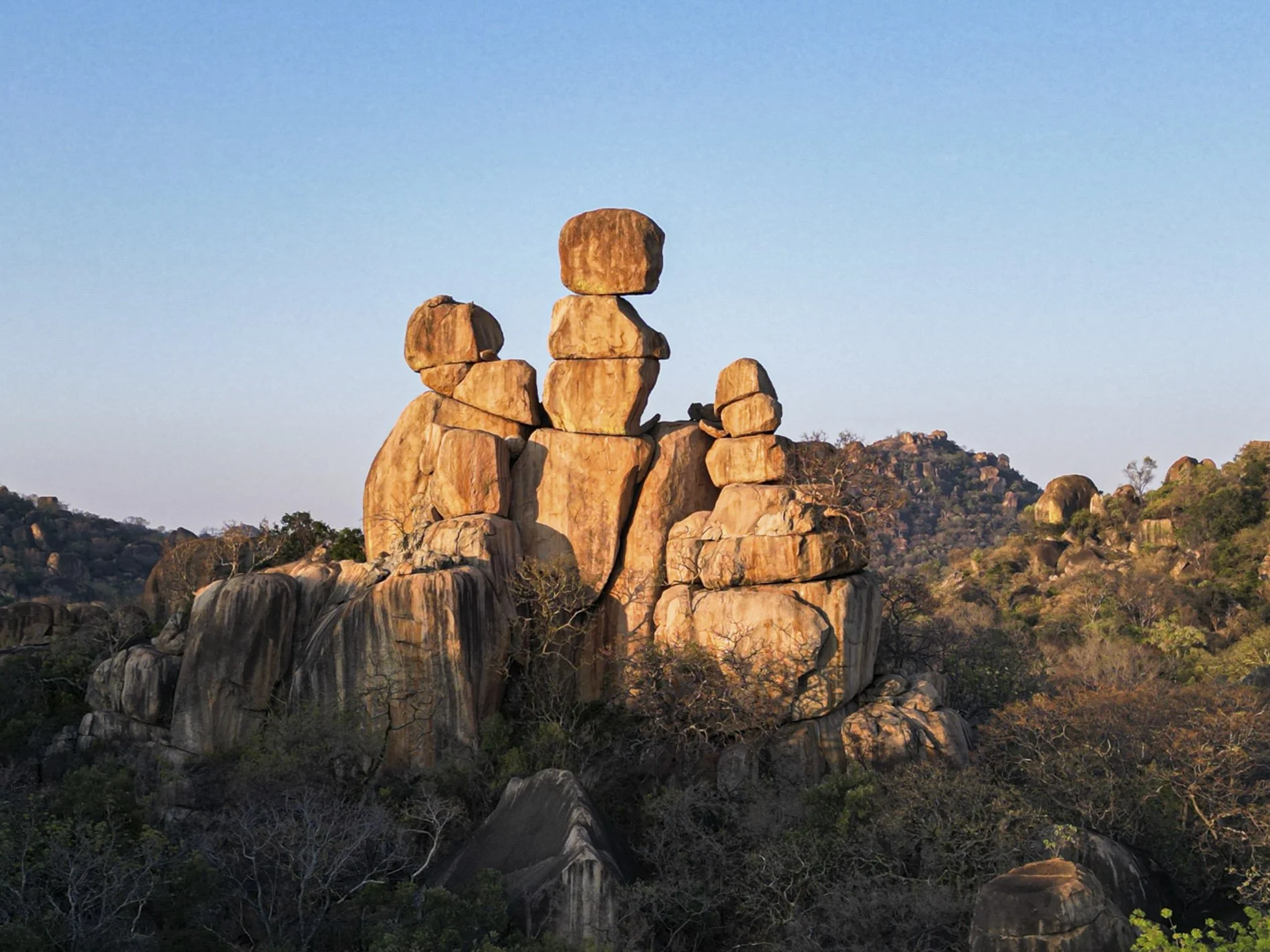 Mother-And-Child-Rock-Formation-Matopos_1_1.jpg