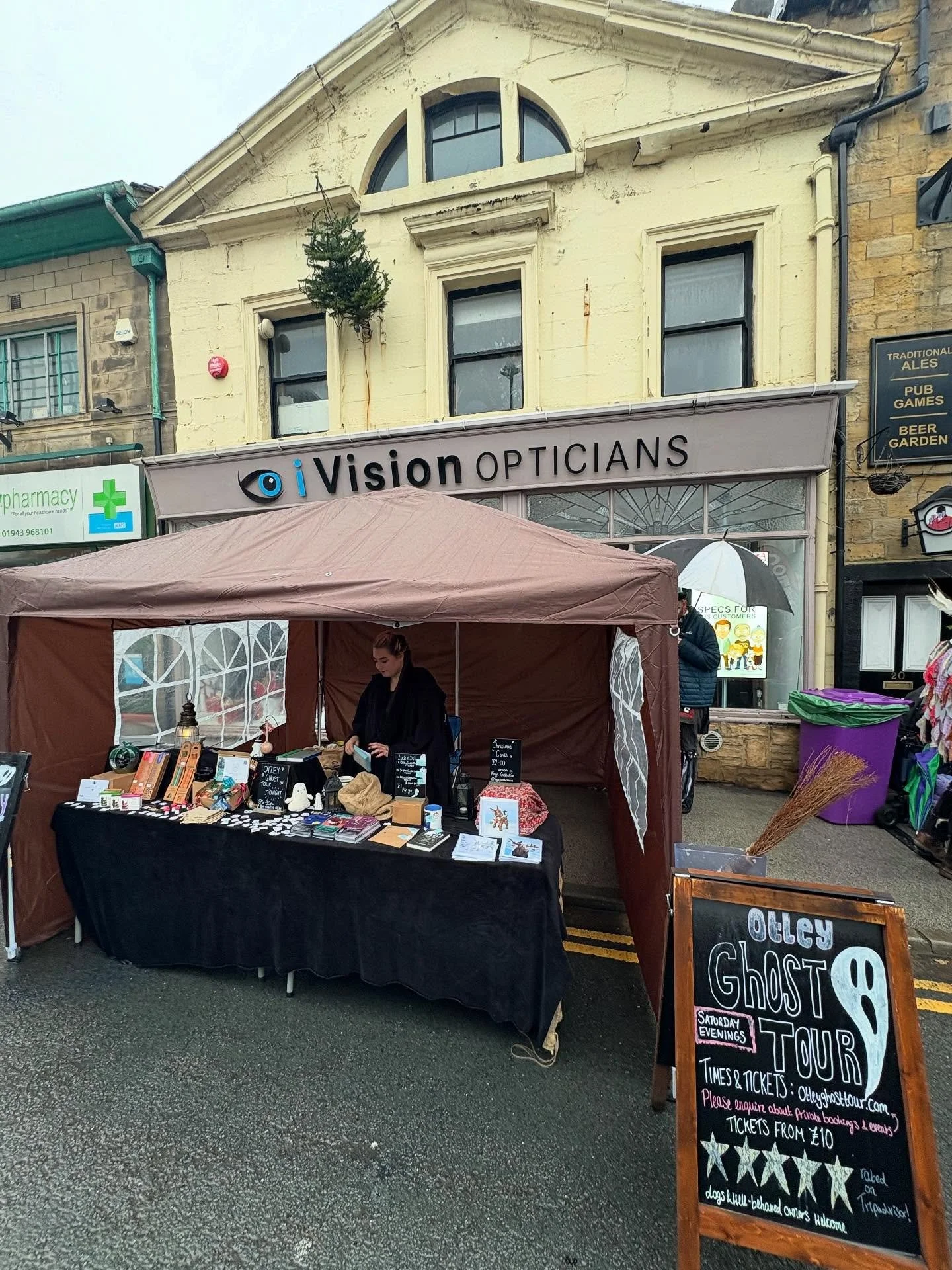 Did you catch us at this year&rsquo;s Otley #victorianfayre ? 🎠 

We ran a tombola, sold some gorgeous bits from @likenanadid and beautiful Christmas cards by @freyagustafsonart 

We also got to chat to loads of visitors who braved the rather dreary