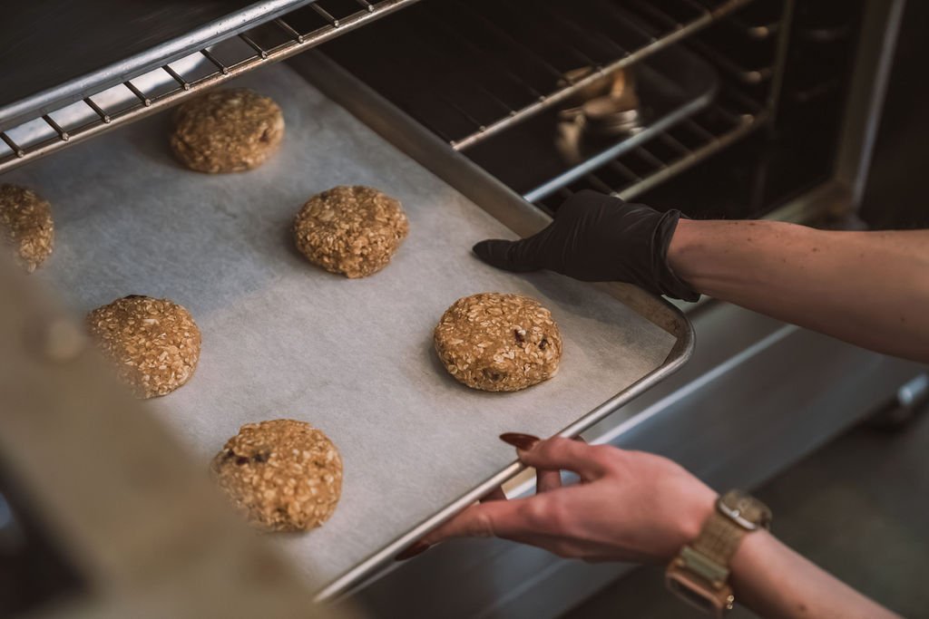 Fresh baked cookies? Sign us up 🙋&zwj;♀️ What we've got in the bakery rotates between seven tasty flavors, and we know you'll love them all.

Cookie flavors:
🍪 Chocolate Chip
🍪 GF Chocolate Chip
🍪 Oatmeal Bliss
🍪 Sugar
🍪 Snickerdoodle
🍪 Peanut