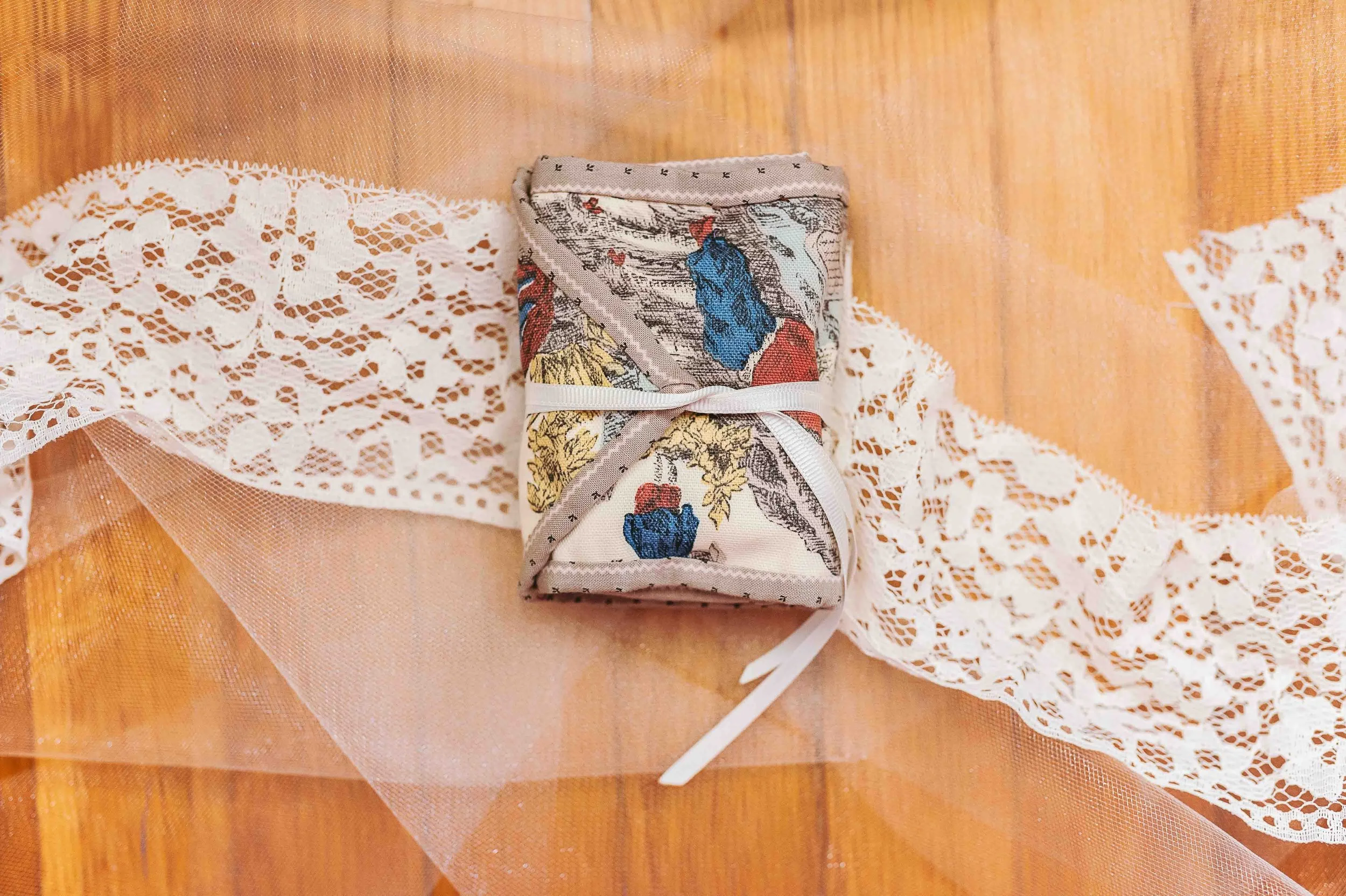Housewife/ Sewing Kit: Colonial