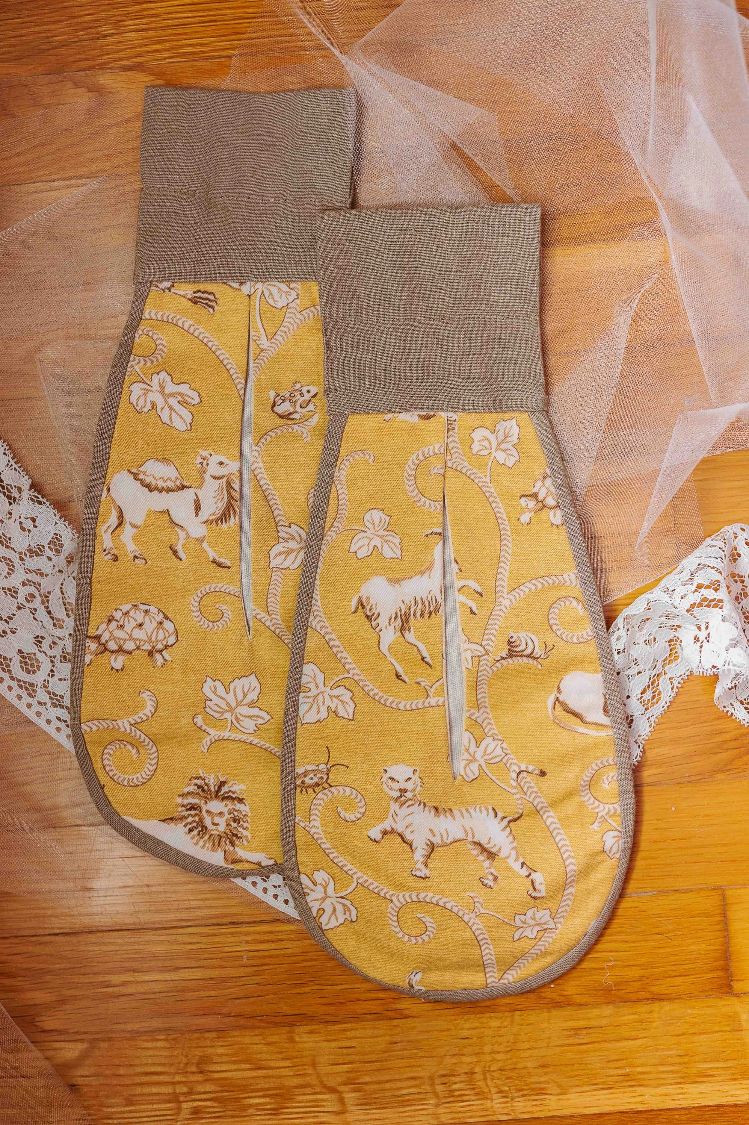 Single Yellow with Animals Handmade Historical Pocket
