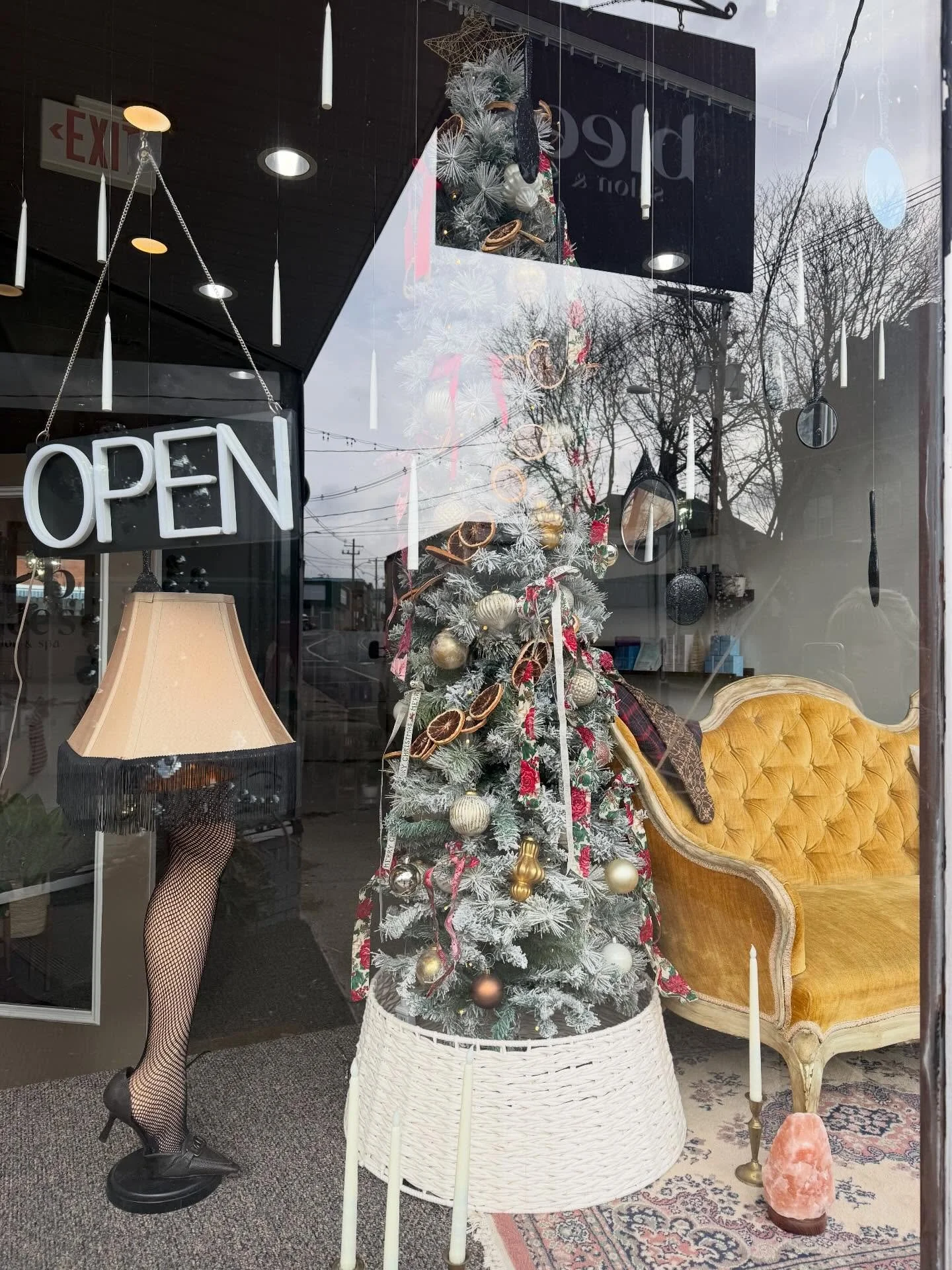 Join us for SHOP SMALL SATURDAY TOMORROW 🫶🏻💕🔮🙏🏻
Small Business Saturday Promos for Blee&rsquo;s:
-15% off all products in the salon, including Circadia professional skincare!!!!
-Stocking stuffers under $20
-Enter our basket raffle all month lo