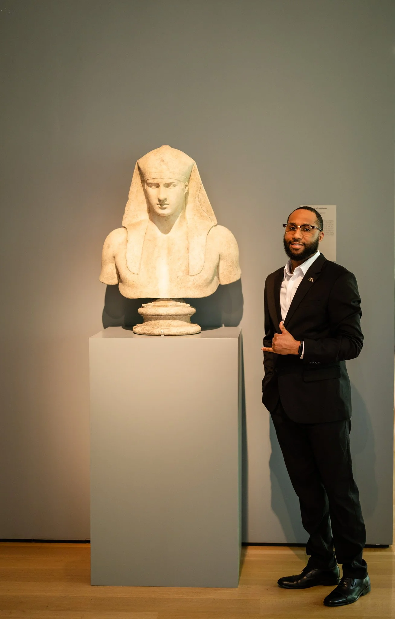 Gabrielle+Maurice's Elegant Engagement @Art Institute Chicago-73.jpg