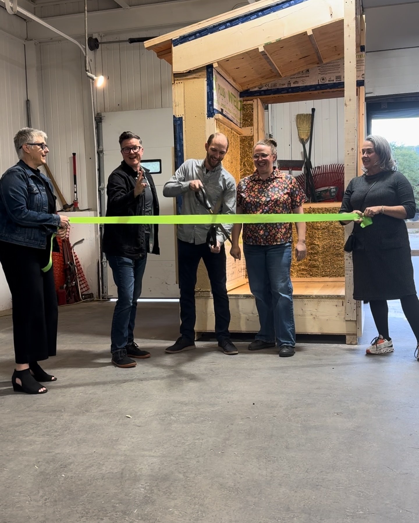 Excited to celebrate the grand opening of @rareforms.design Seed Panel shop in Easthampton, MA, a proud Seed Program collaborator with New Frameworks in our Seed Program! 🎉
This milestone brings us one step closer in the race to reverse climate chan