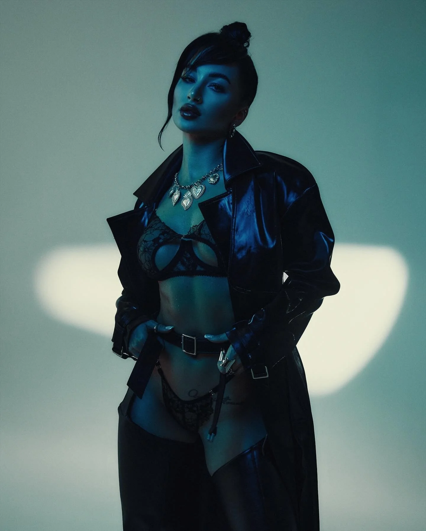 Darkly Spotlight 🎯tag #darkly

Photographer @maksim_serikow
Model @kristinamikheeva 
Hair @pavlovna_ 
Lingerie @masar_lingerie 
Outfit @rent.dream 
Light @sirya_9 
Location @voxstudios

#darklyartmag #edgyfashion #darkglamour #altfashion