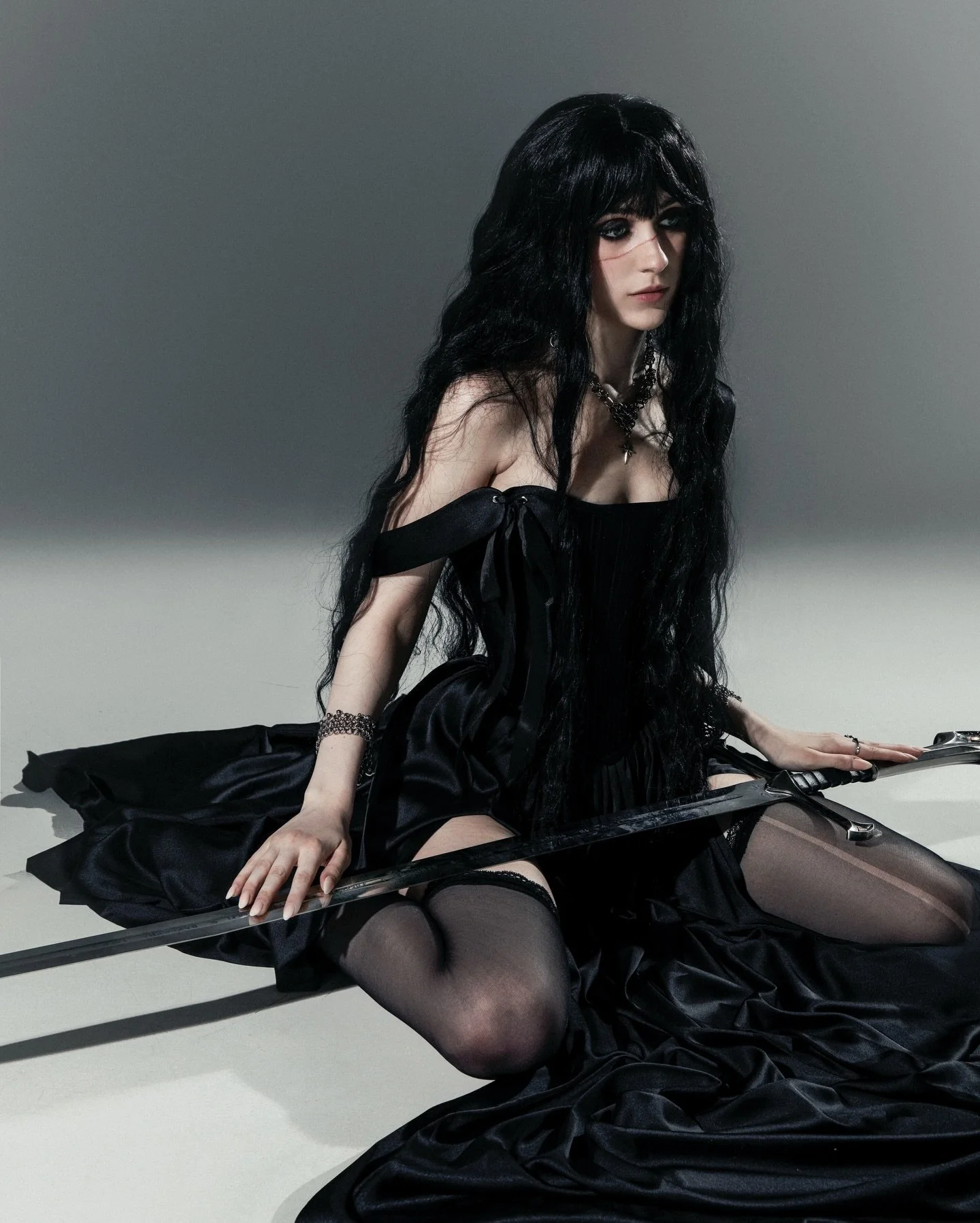 Darkly Spotlight 🎯tag #darkly

from @tim_rise

My knight queen @do3r1n 🖤
Mua @kozyrenko_muah

#darklyartmag #darkbeauty #darkfantasy #spotlight