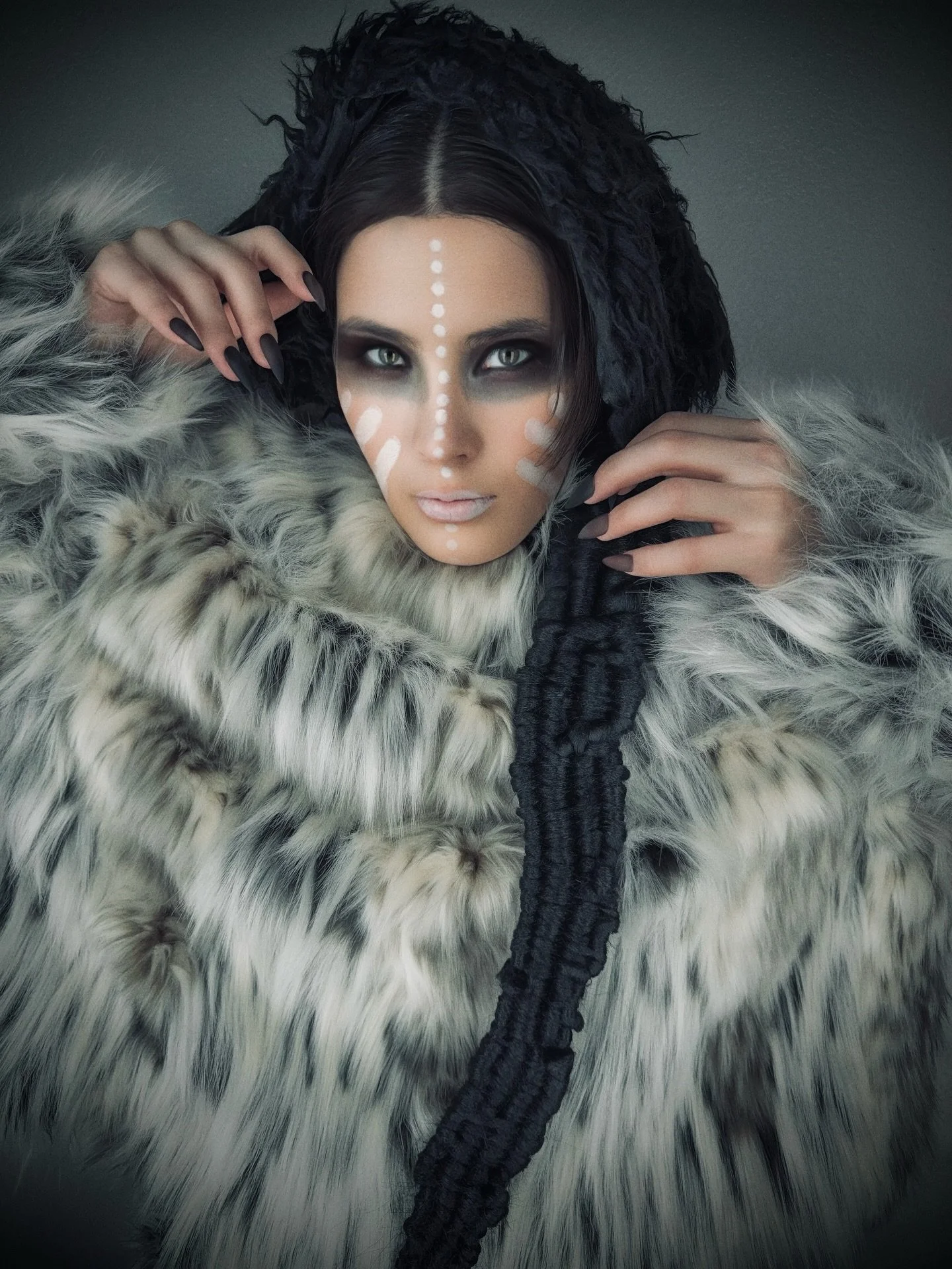 Darkly Spotlight 🎯#darkly

"Brave"&mdash;
Stylist &amp; Hair &amp; Photo: @charliepricehair
Model: @the_moon_wisdom
MUA: @beautybybellalicious
Model: @graceyao_00
Published in @darklyartmag
Via @officialkavyar

#darklyartmag #darkbeauty #d