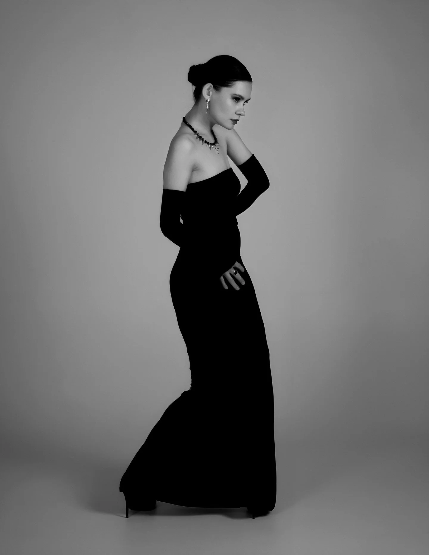 Darkly Spotlight 🎯#darkly

"Gothic Vibe"&mdash;
Model &amp; Retoucher: @olga.guraul
Hair: @hairstyles_mariya
MUA: @polina_zaenchik
Access: @sun_shine.by
Photo: @marta.turkova.ph
Via @officialkavyar

#darklyartmag #darkbeauty #gothicfashion