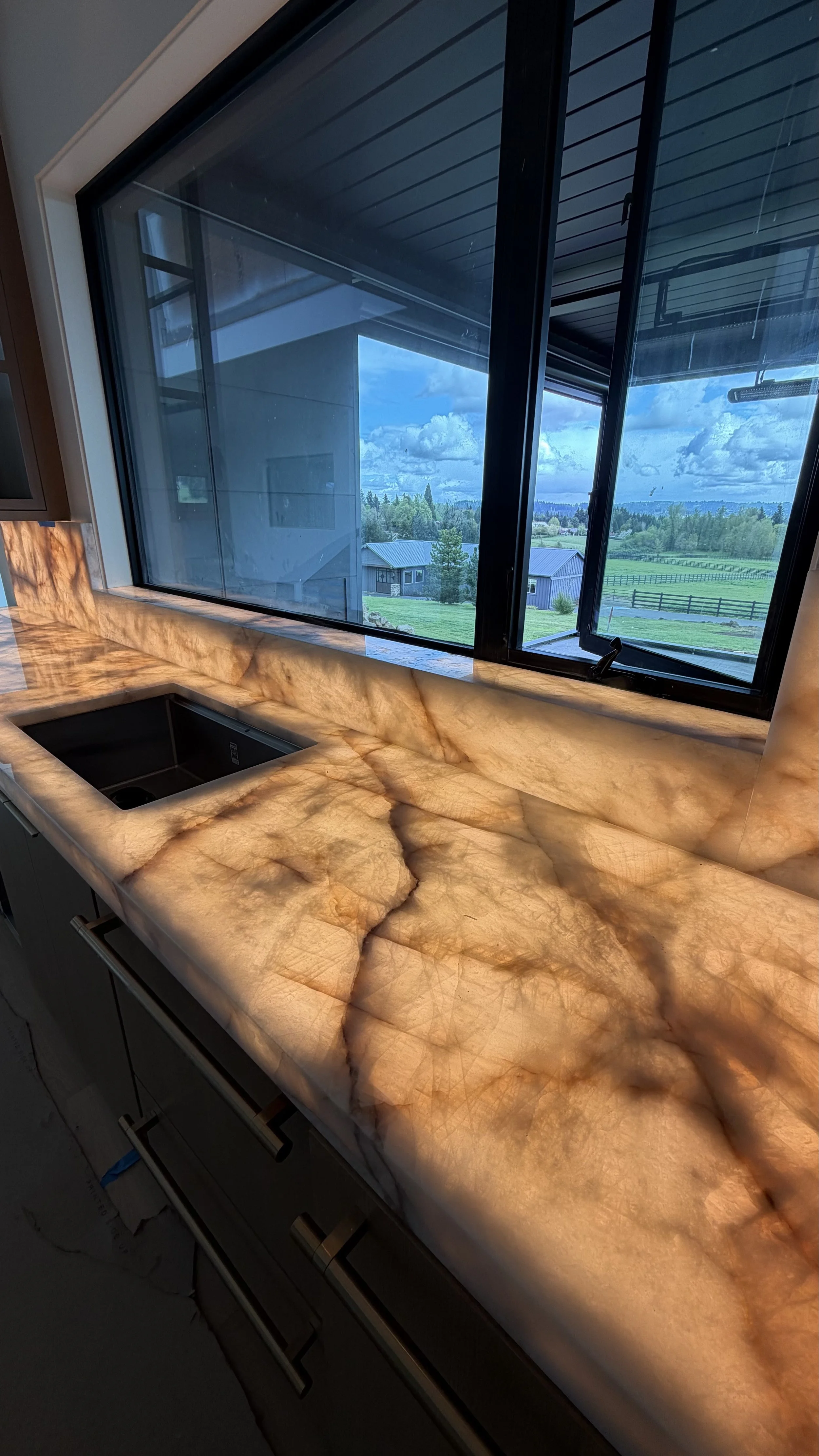 Cristallo Quartzite Backlit Countertops