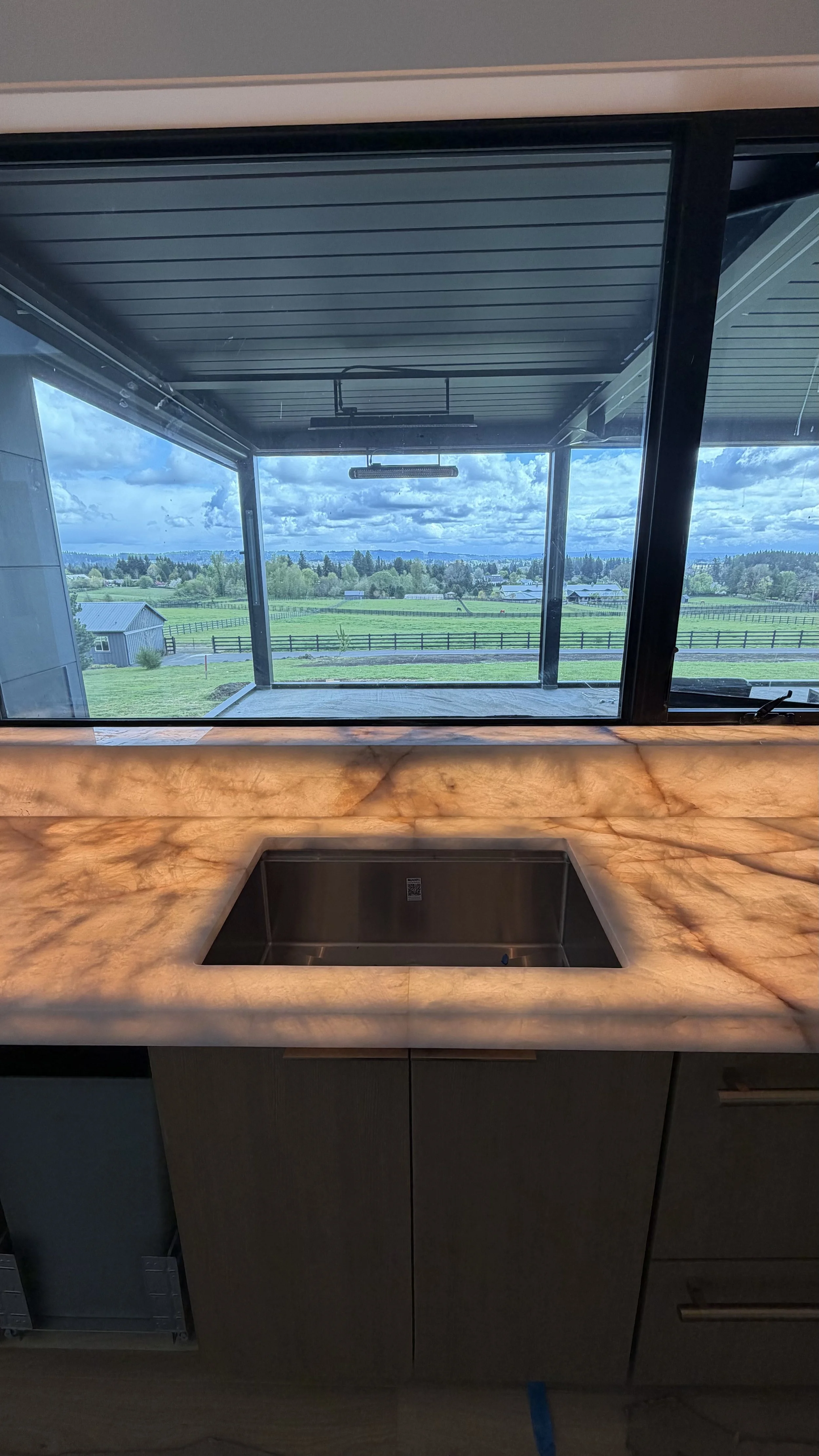 Crystallo Quartzite Backlit Countertops