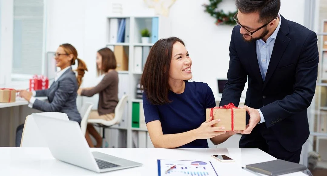 Employee Gifts and De Minimis Fringe Benefits: What Employers Need to Know