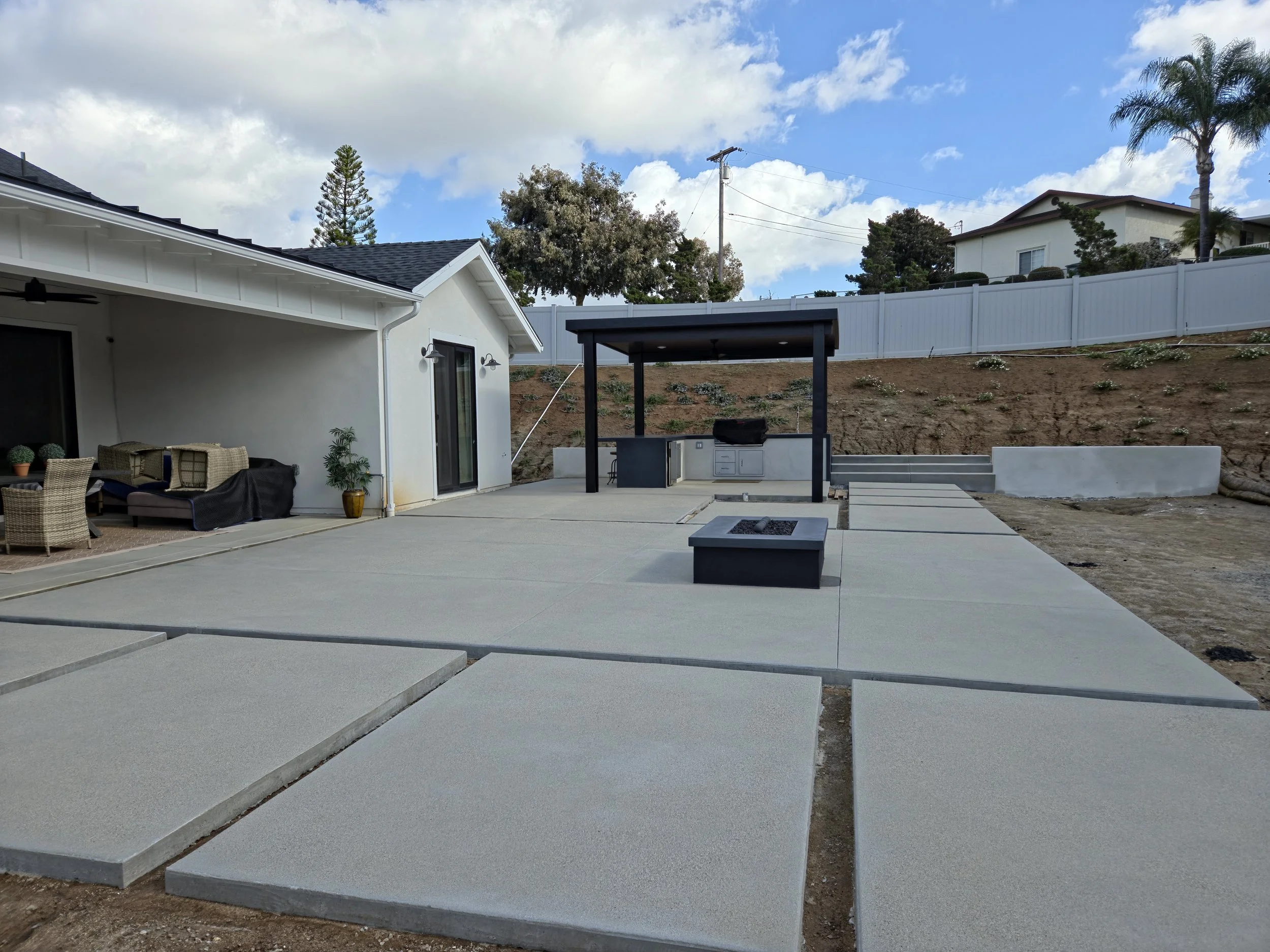 EdFinished-Pad-Wall-Grill-Firepit- Castillo Hardscape