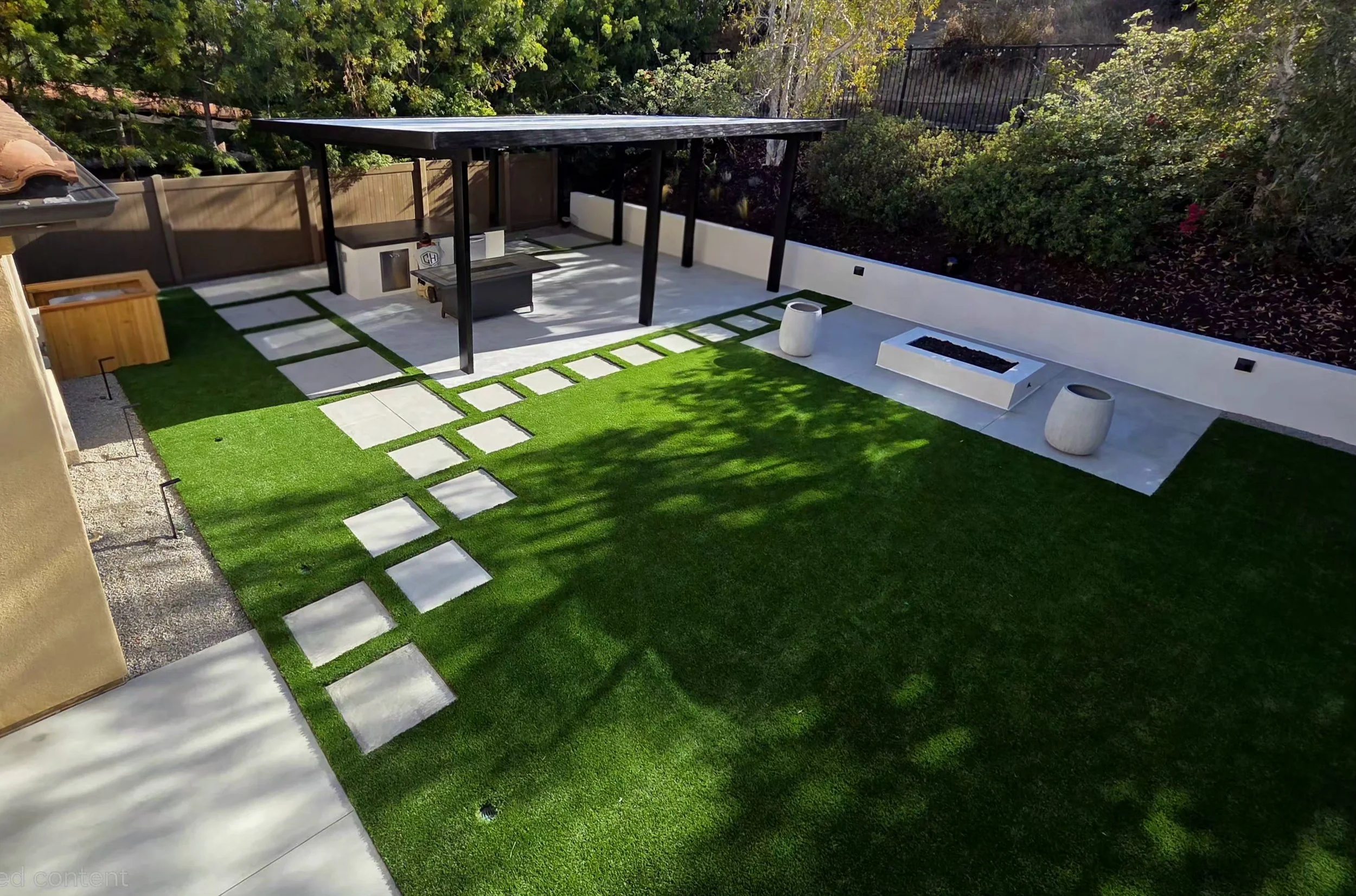 Full backyard, outdoor area,grass, firepit