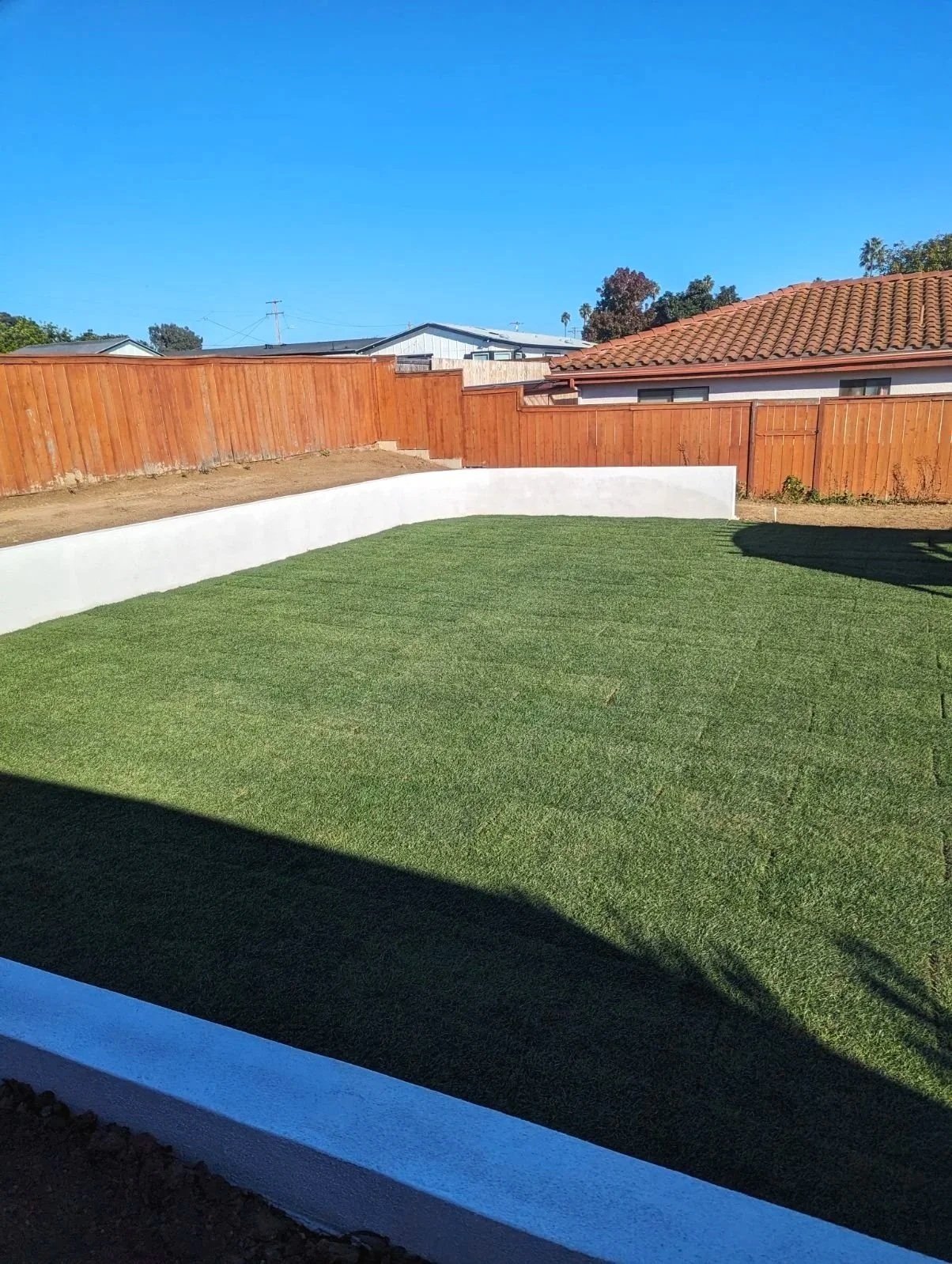 Grass&RetainingWall-Castillo Hardscape