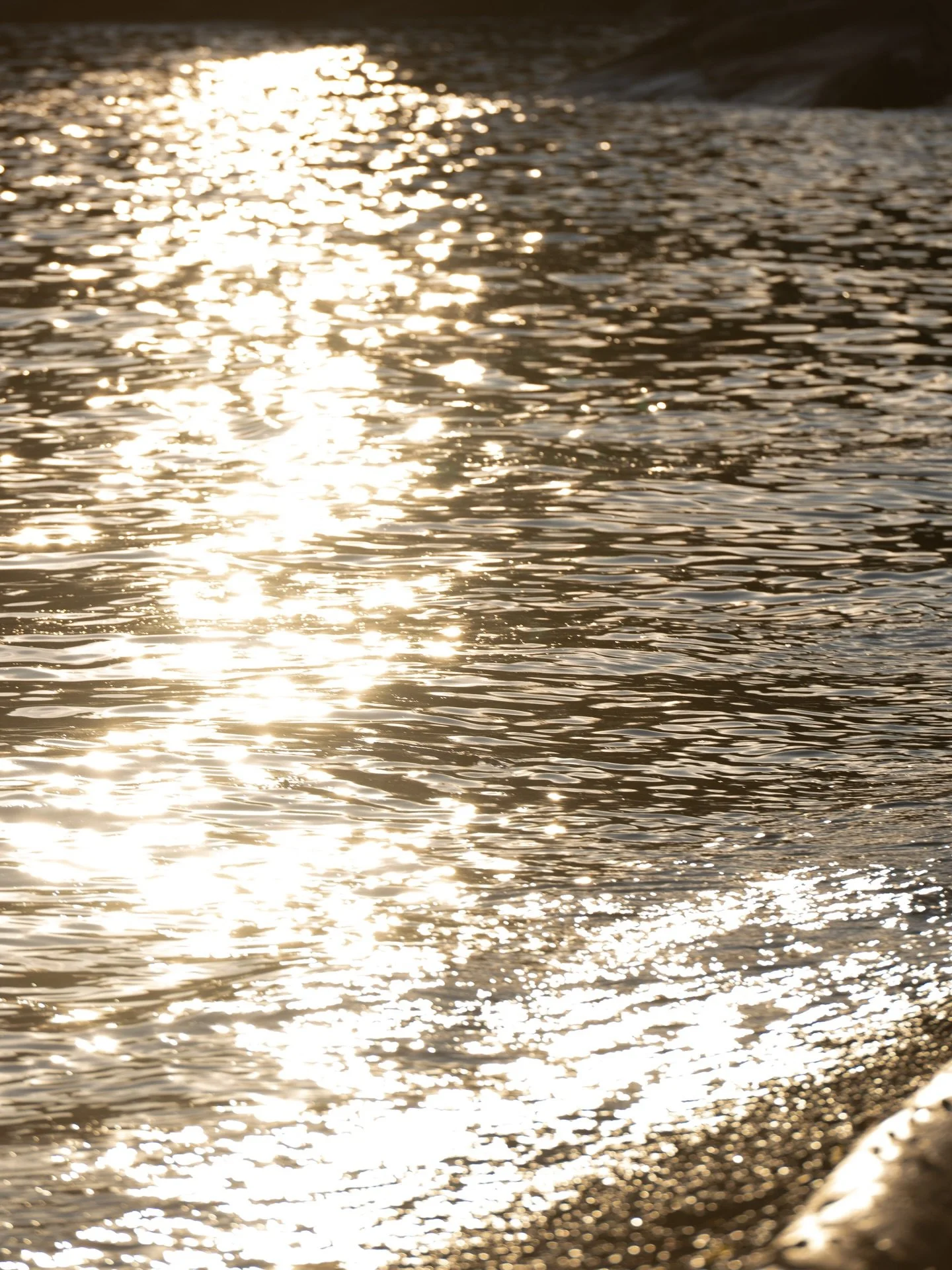 40&deg;38&prime;N &middot; 14&deg;36&prime;E
Fluid finds its way