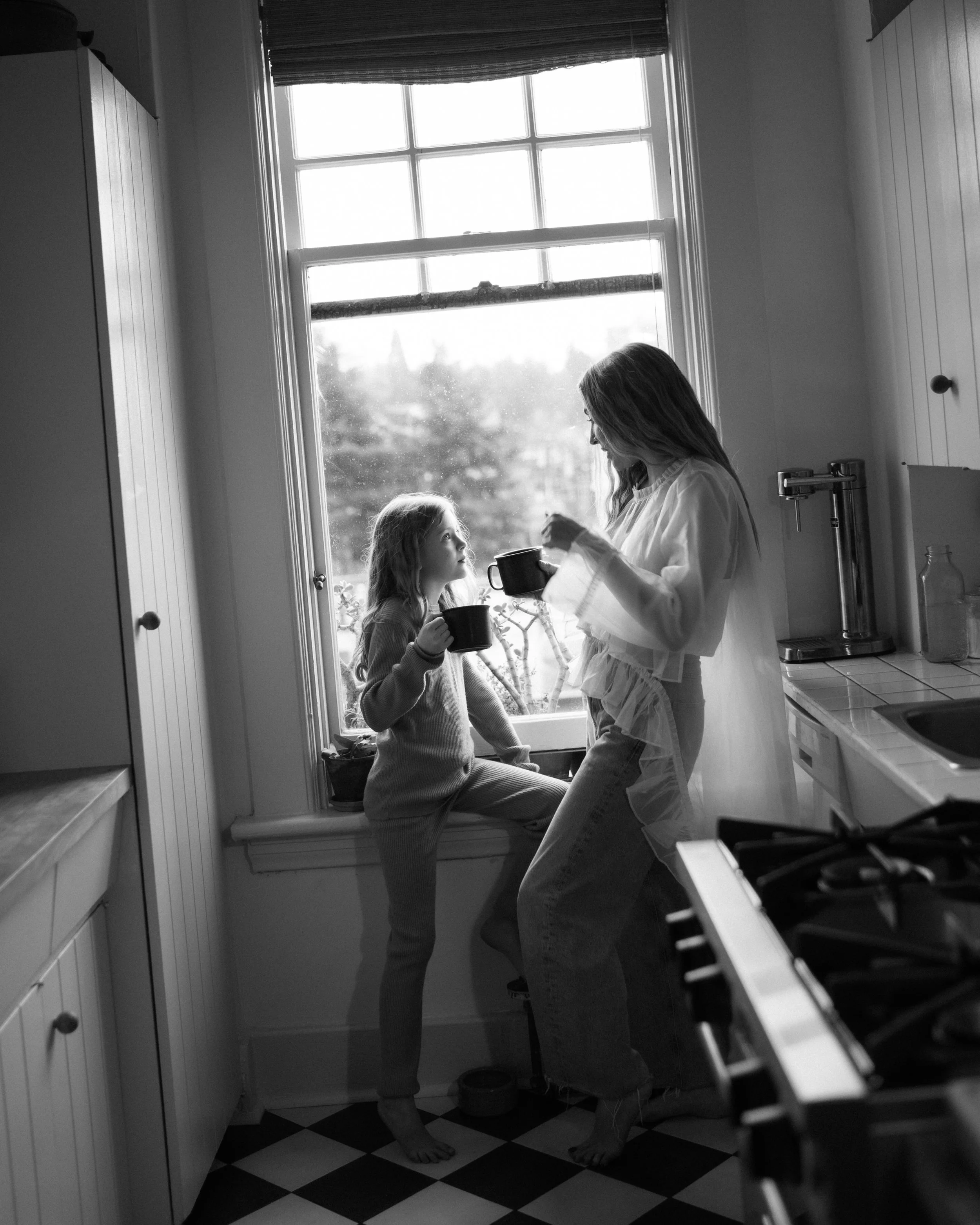 A love letter to slow Sundays.

The kettle on.
The world turned down a little lower.

A warm cup of detox tea, a quieter nervous system, and time to savour it.