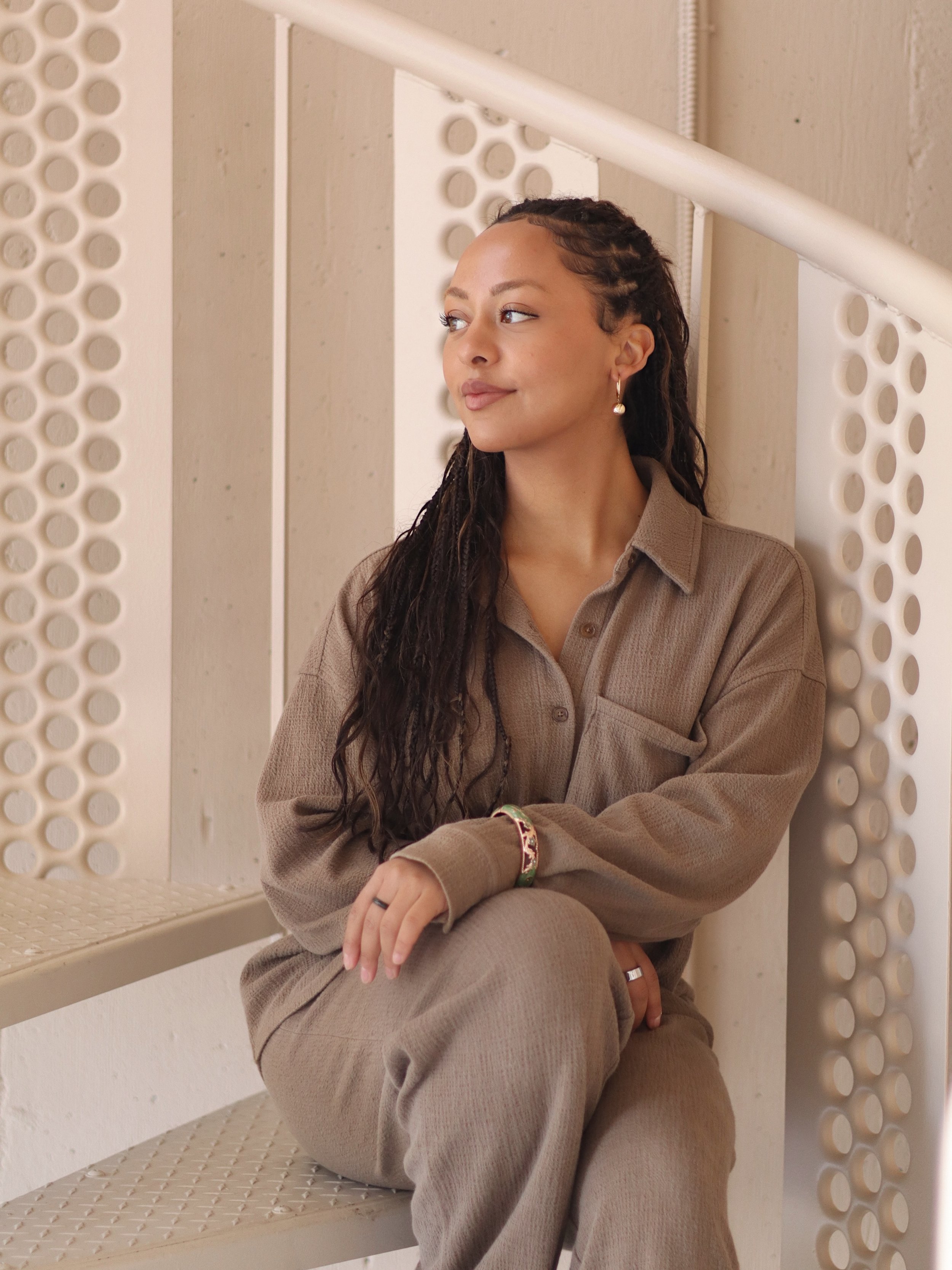 Have you met Rayna yet?

Some people have a way of making you feel instantly at ease and Rayna is one of them.

Grounded and intuitive, she brings a quiet presence to every deeply restorative session. Since joining the studio earlier this year, she h