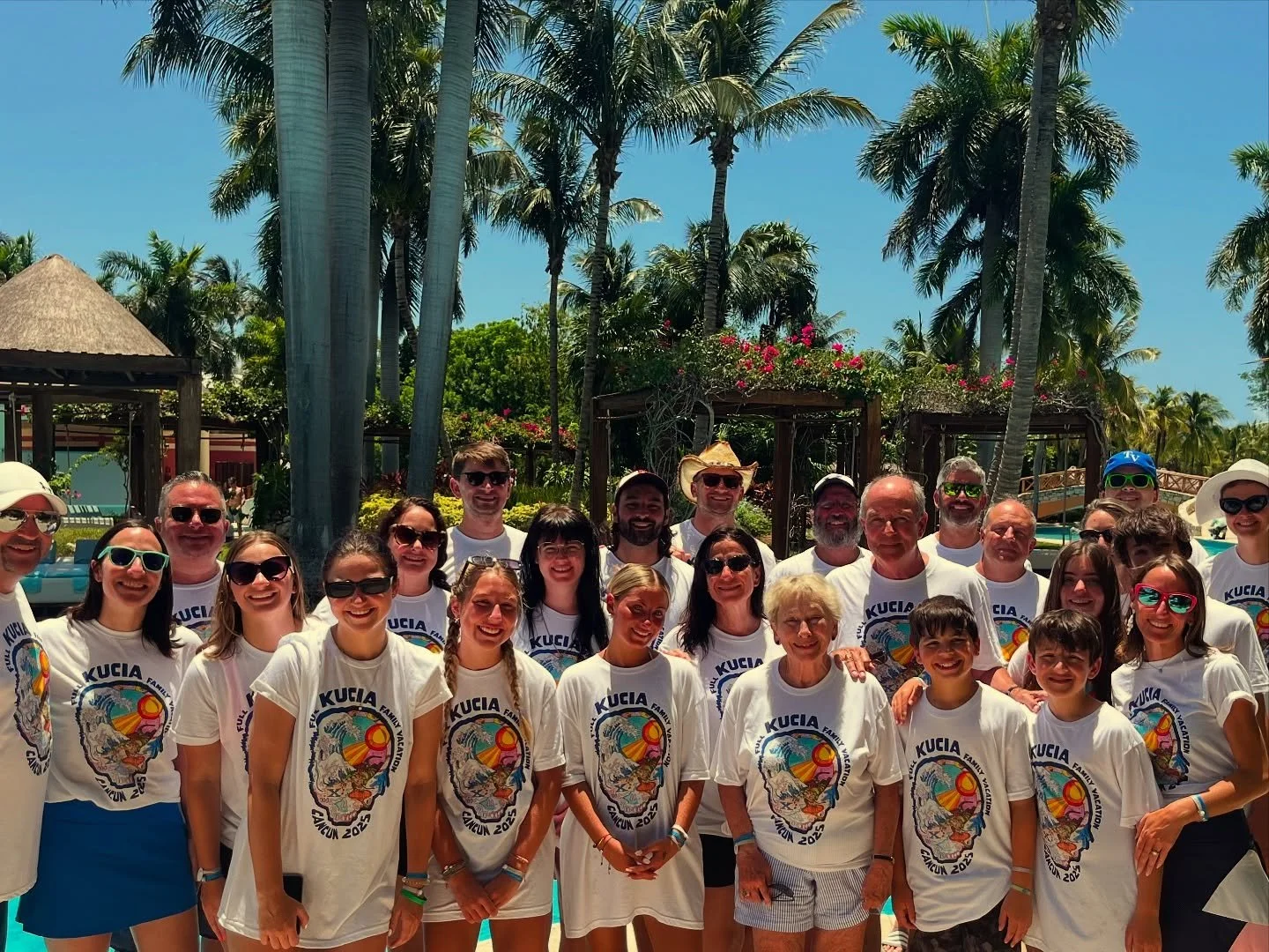 The Kucia fam enjoying vacy rocking custom Hamby T’s. 🌞🌊🦎
#hambyart #nfa #summervacay #stealie #mexicaliblues