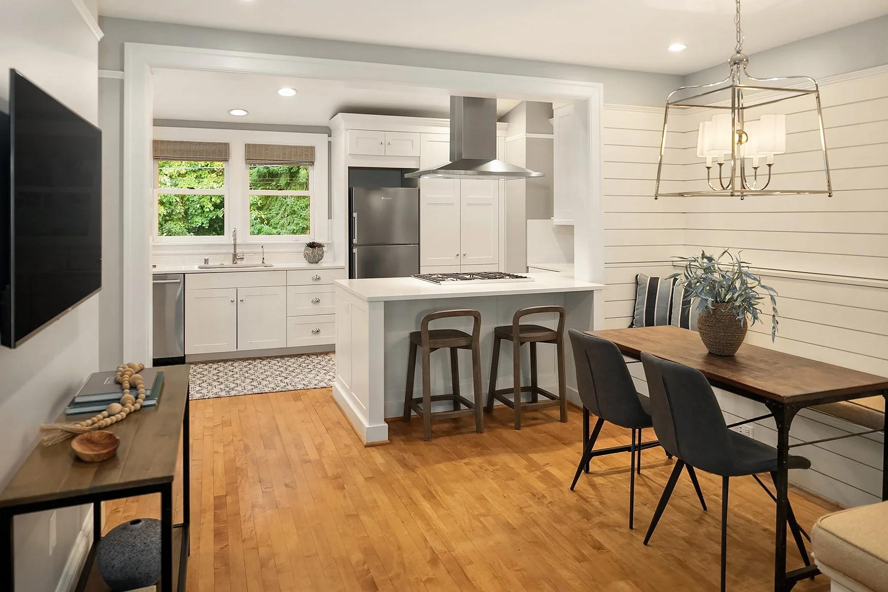 06 Dining Kitchen.jpg