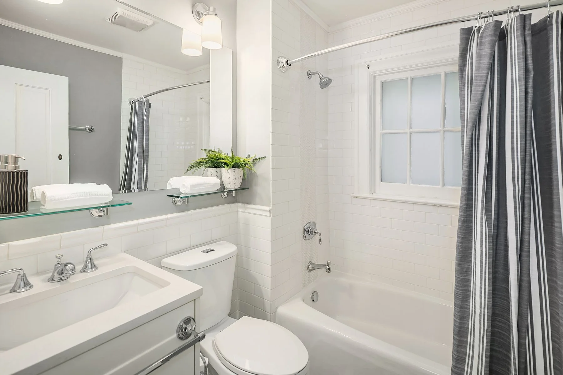 8 Full Bath.jpg