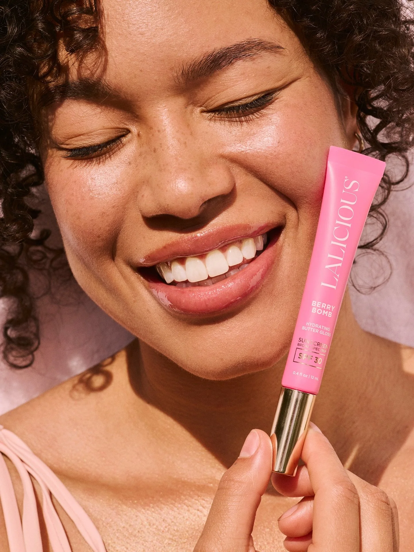 Lalicious Butter Gloss Campaign Launch!🩷

@lalicious_la @carlytsorensen @sydneiraye @kyle_gornay @teel_medellin @brittanybrownbeauty @siltanenla @csilt 

#femalephotographer #campaign #freelancer