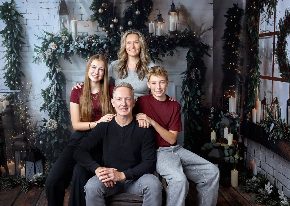 december-2025-holiday-photos (2).jpg