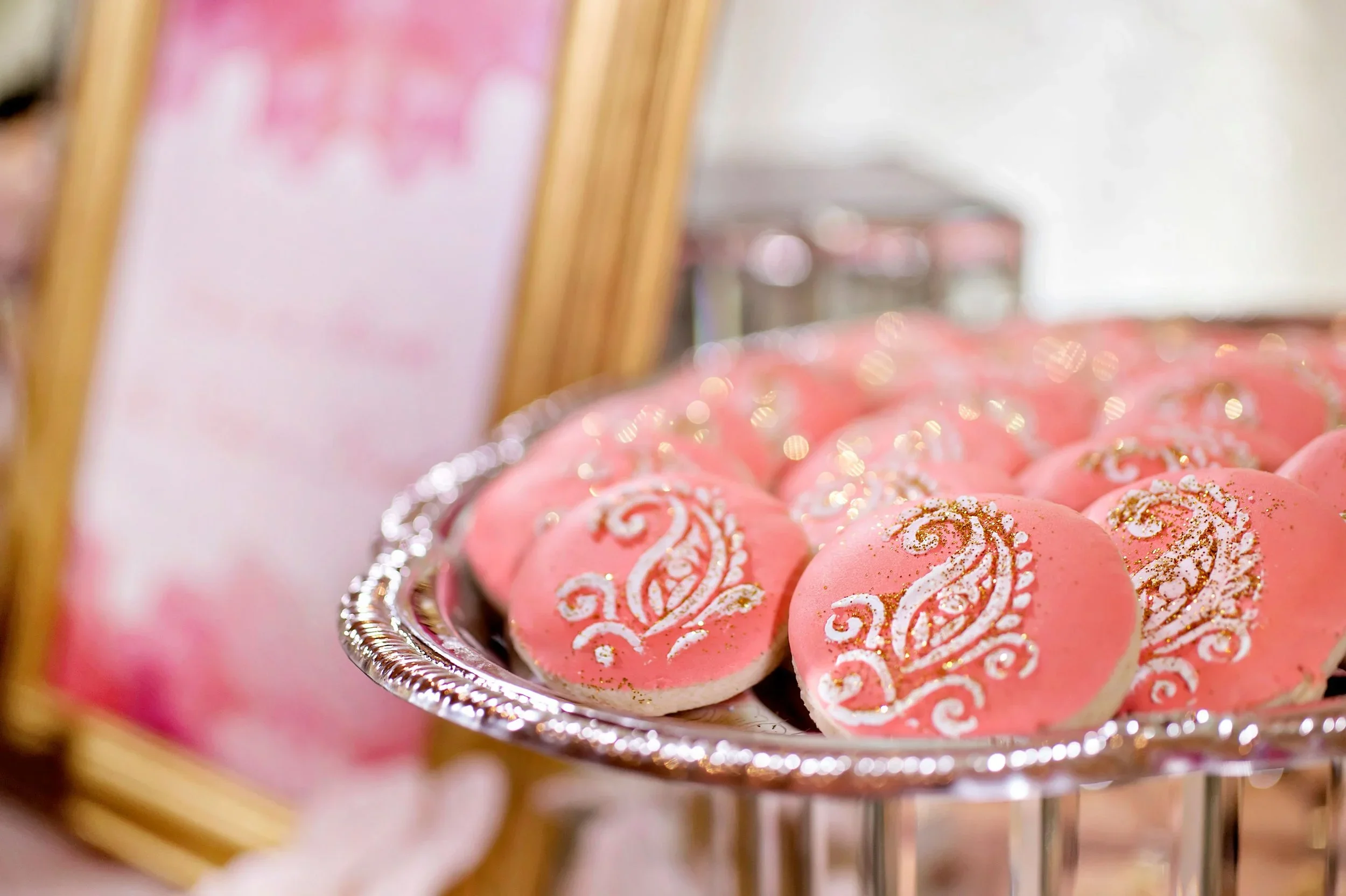 pink+and+silver+henna+cookies.webp