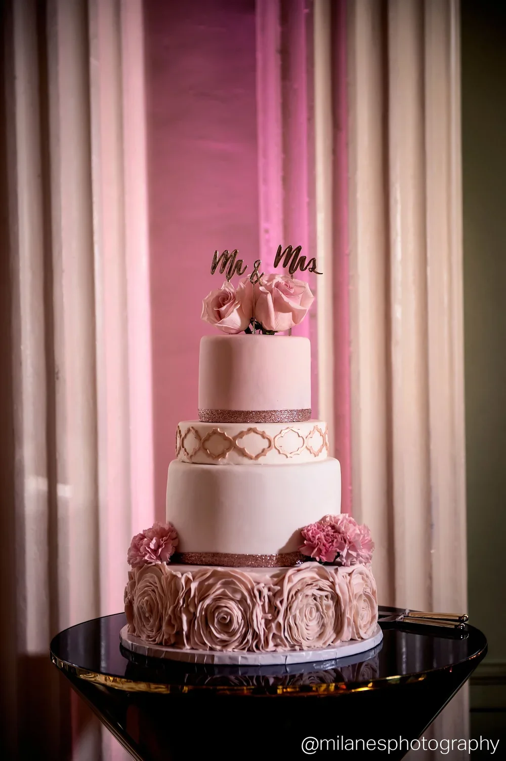 blush+pink+wedding+cake.webp