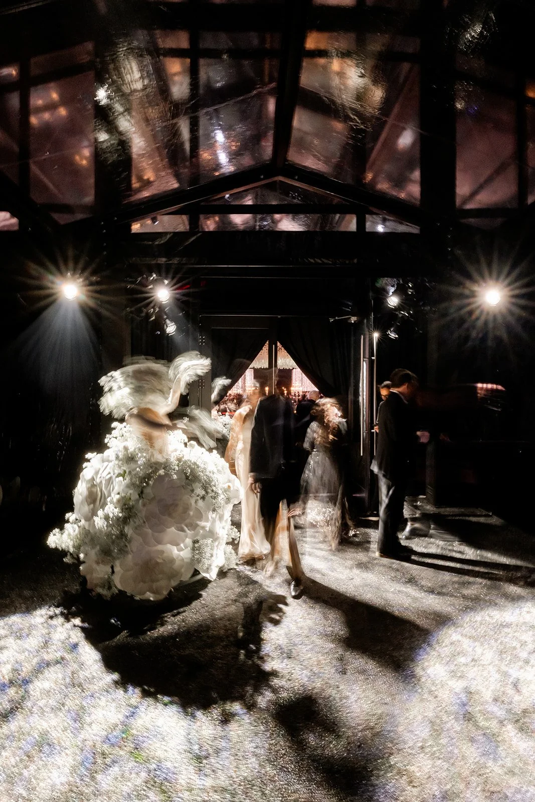 How Destination Wedding Planners Manage Guests and Travel