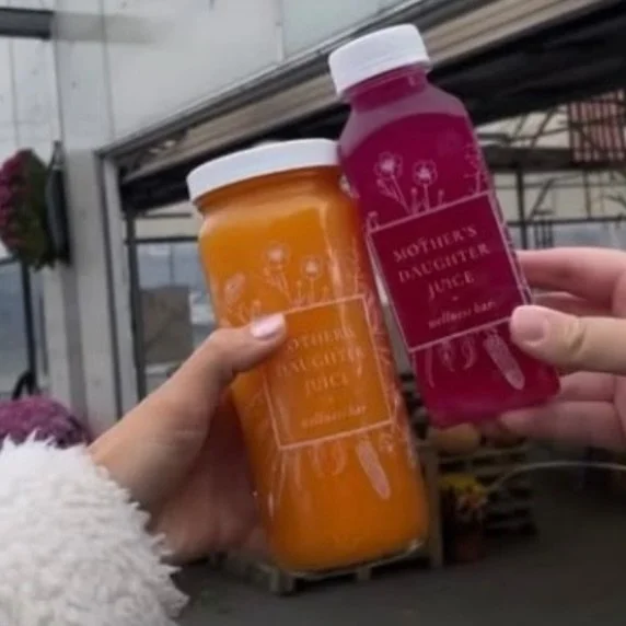 𝐁𝐫𝐢𝐧𝐠 𝐚 𝐅𝐫𝐢𝐞𝐧𝐝, 𝐒𝐚𝐯𝐞 𝐓𝐨𝐠𝐞𝐭𝐡𝐞𝐫!
at The Mother&rsquo;s Daughter Juice + Wellness Bar!👯&zwj;♂️

Bring a friend on your next visit and you&rsquo;ll both enjoy 10% off your order🙌

It&rsquo;s our way of saying thanks for spreadin