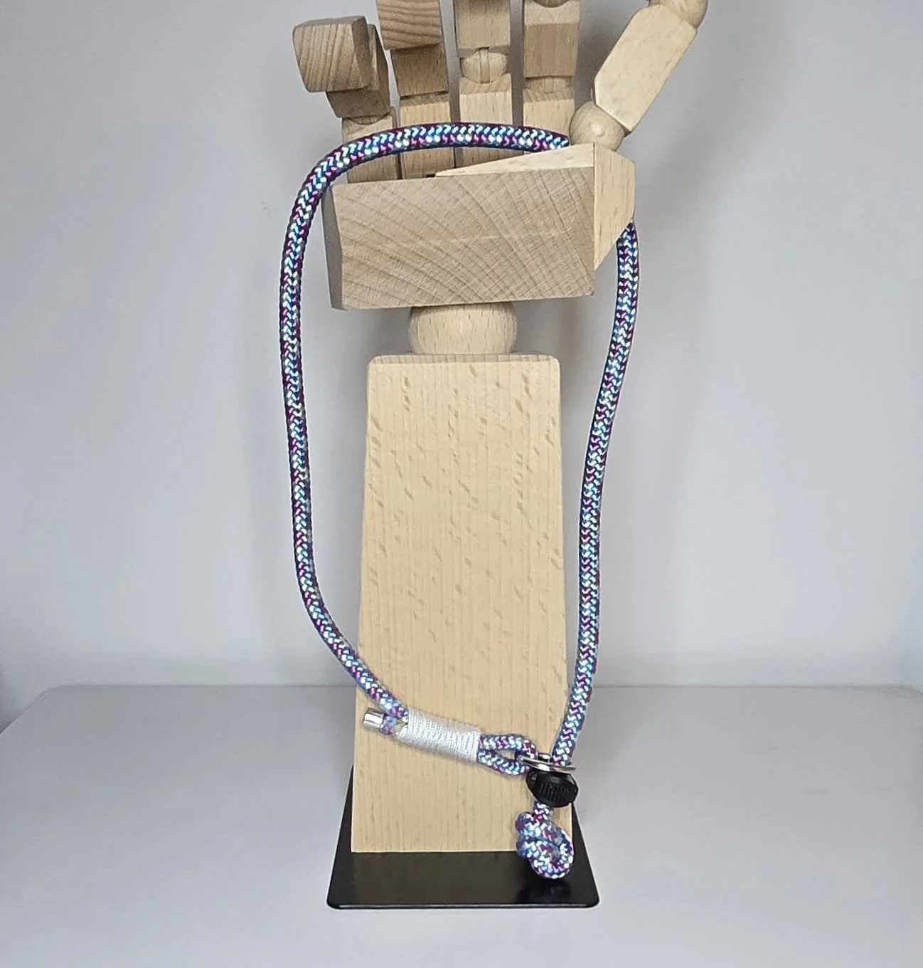 blue white grot with knot.jpeg