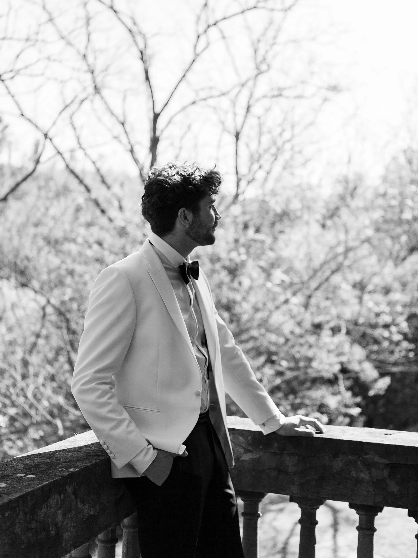 Not just the vows.
Not just the dinner.
But every moment, from the morning nerves to the last toast.
That&rsquo;s why I&rsquo;m there all day, to capture it all.

Fotograaf: @bysannephotography
Organisatie: @yourforeverstories
Weddingplanner: @trouwe