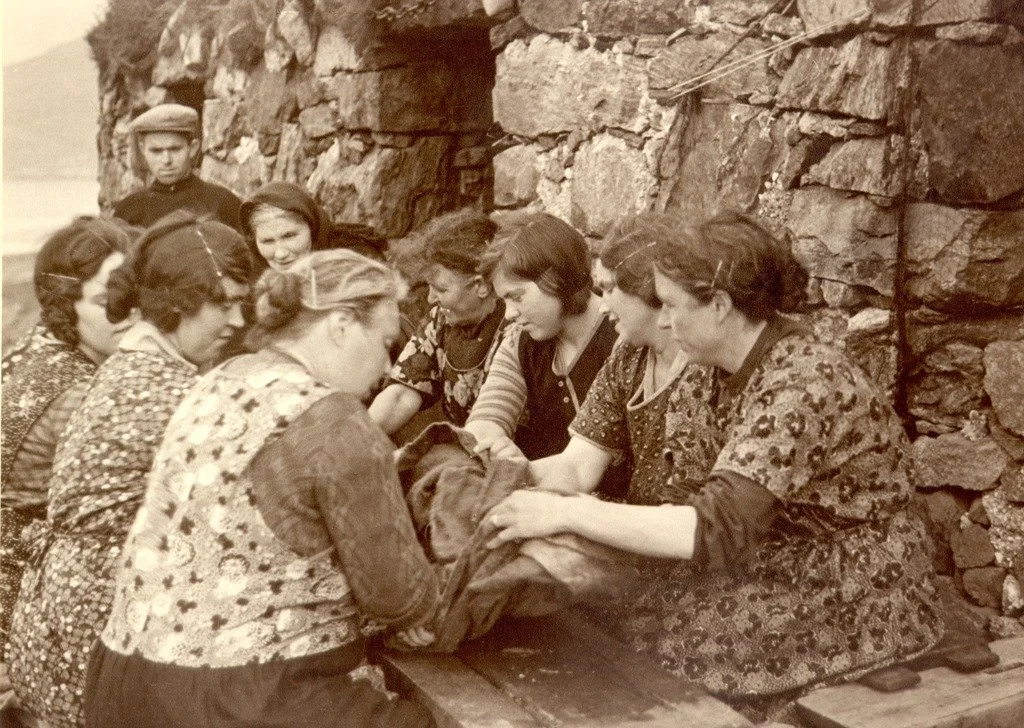 Sgioba Luaidh Inbhirchluaidh 
 (Inverclyde Waulking Group)
 Age 18+
 
 
We are a group specialising in Gaelic work songs, particularly those sung by women while waulking the tweed. Our name, Sgioba Luaidh Inbhirchluaidh, means "Inverclyde Waulking Gr