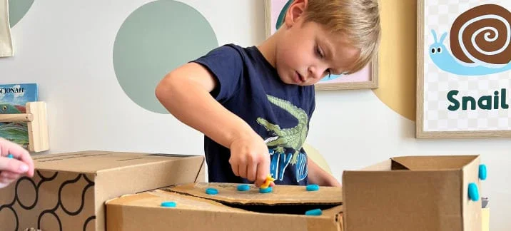 MakeDO
 Age 5-12
 
 
A self design & build session for youngsters using the MakeDO systems with cardboard to create projects, structures & costumes. 
