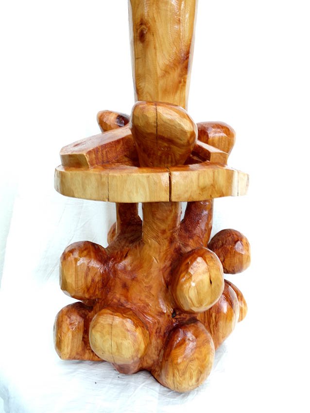 "Captura Covid19", 2020.
Madera de ciprés, 70x40x40cm.
Patagonia Argentina.

1° Encuentro virtual internacional de escultores con motosierra "Tallistas World Wide 2020", organizado por la asociación "Tallistas en acción" de Colón, provincia de Entre 