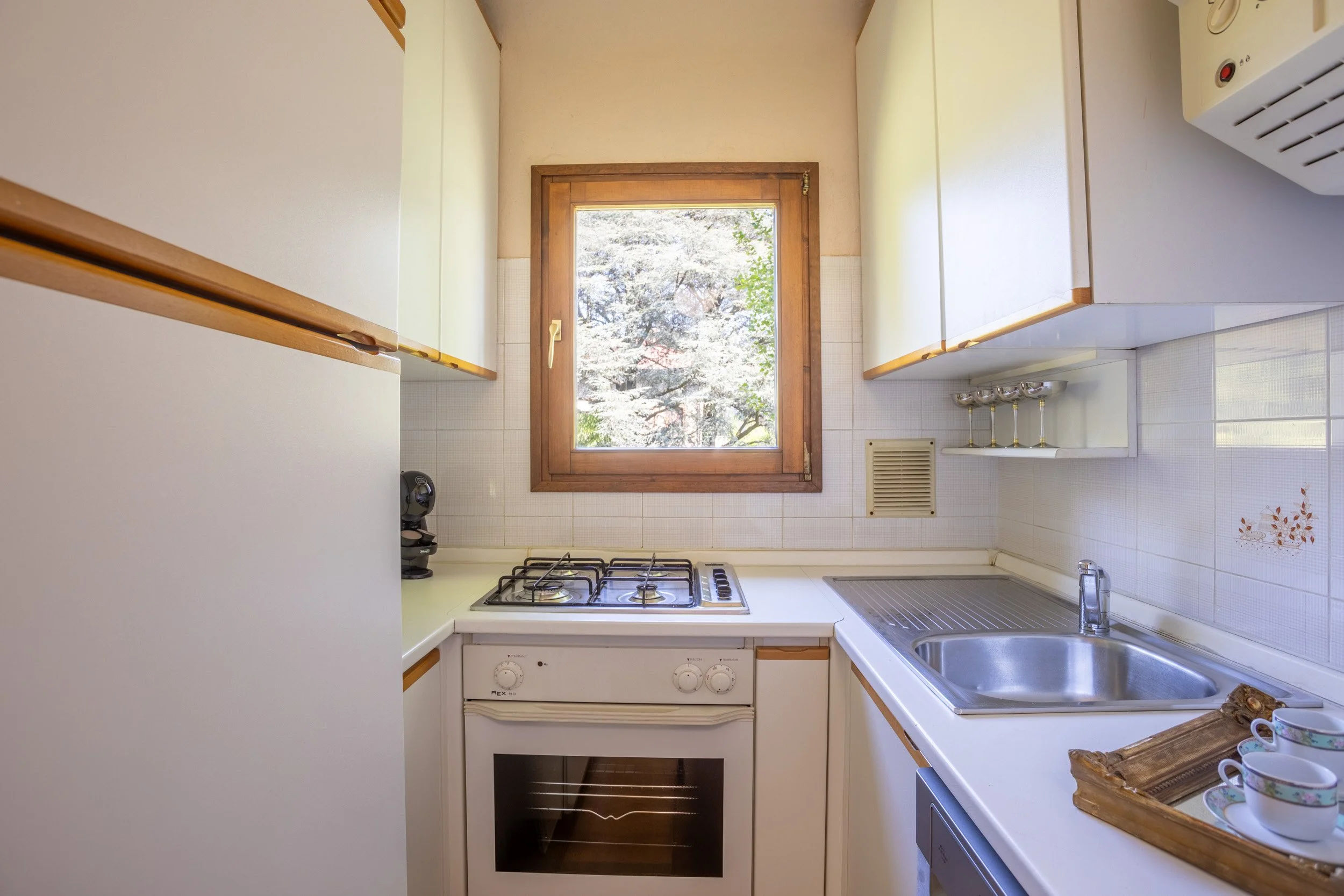 servizio-immobiliare-cucina-luminosa-varese.jpg
