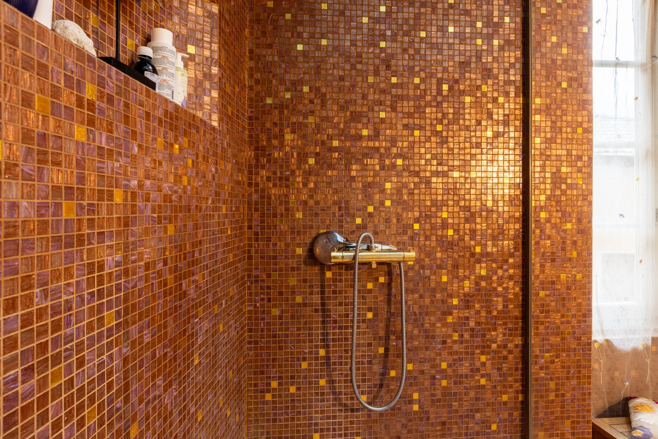 fotografo-interni-dettaglio-doccia-mosaico.jpg