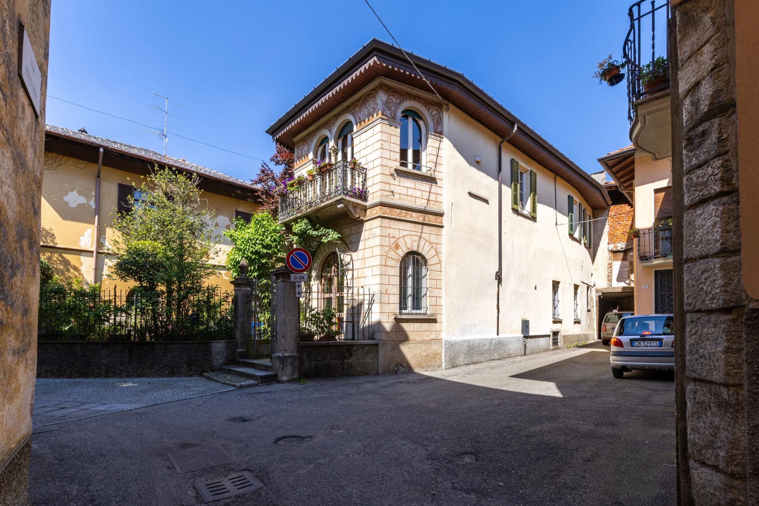 fotografo-immobili-facciata-villa-d-epoca.jpg