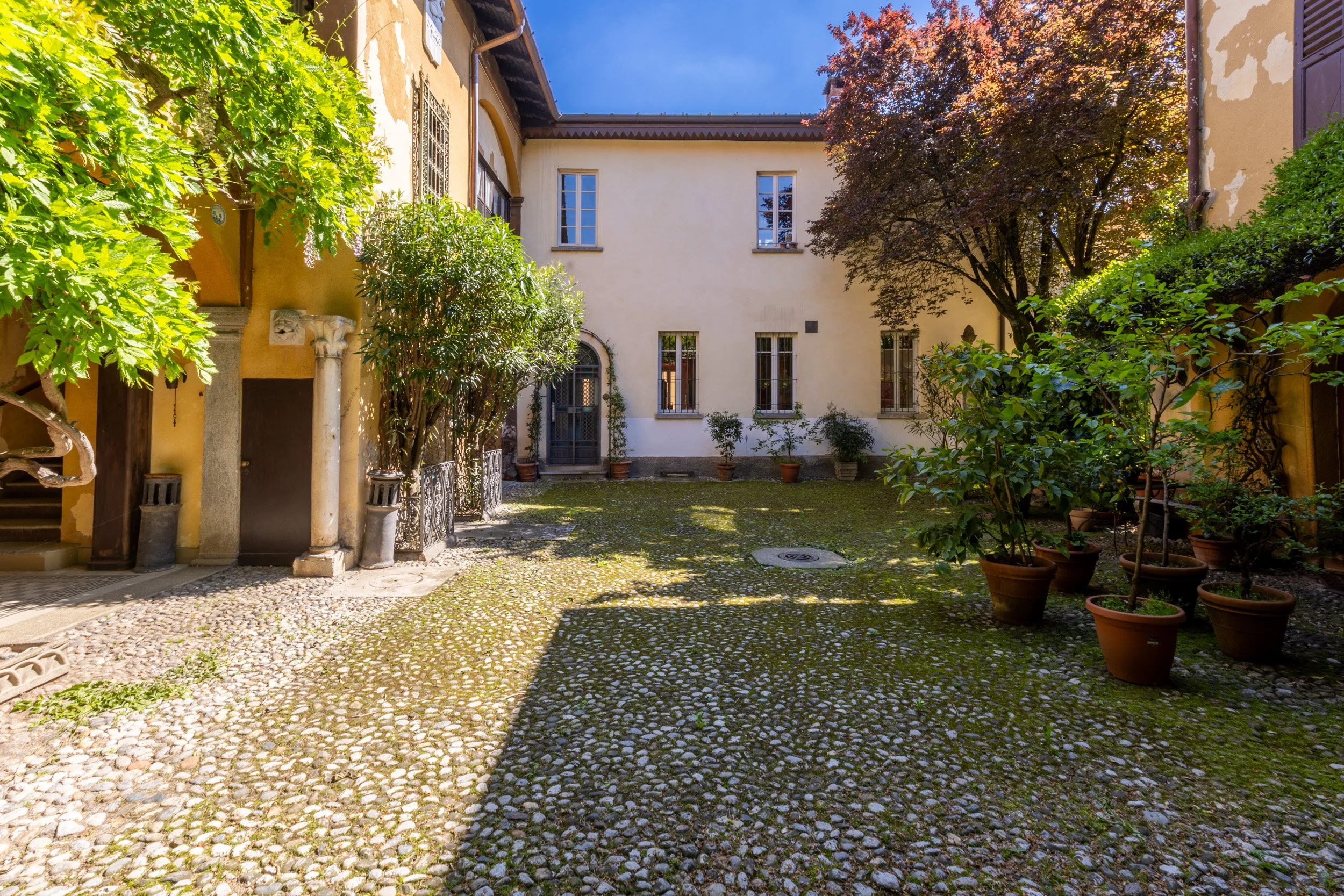 servizio-fotografico-corte-interna-villa-storica.jpg