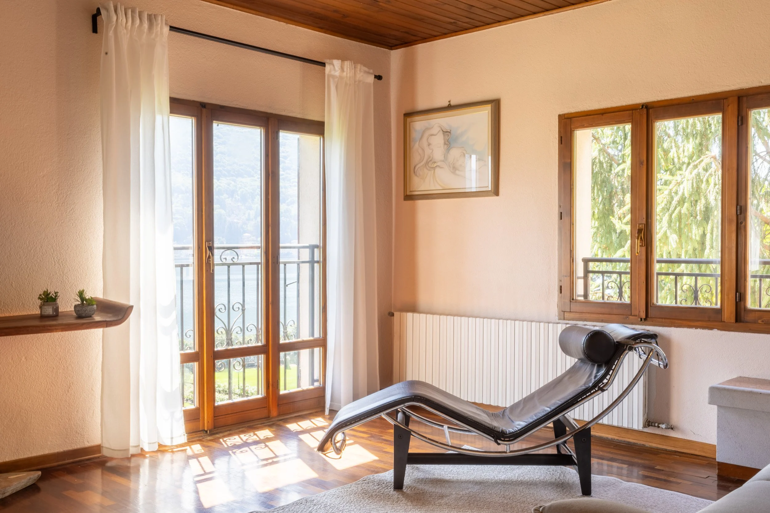 fotografo-interni-salotto-vista-lago-porto-ceresio.jpg