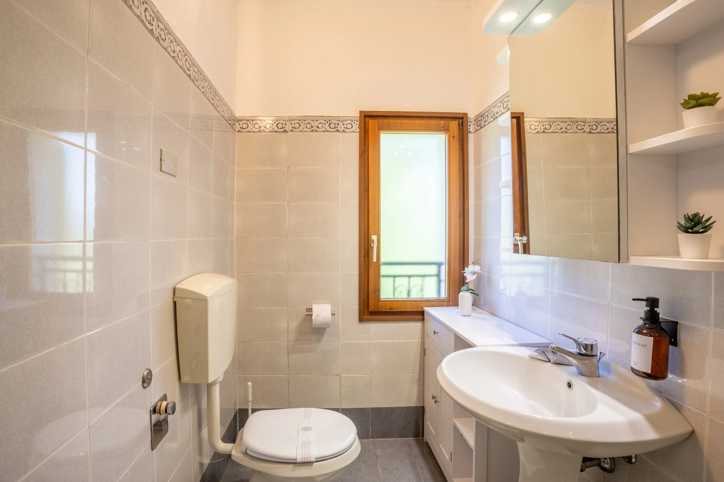interni-real-estate-bagno-luminoso-varese.jpg